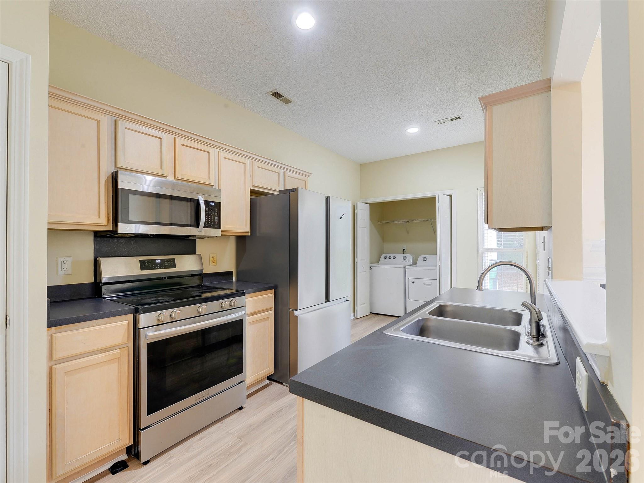 9128 Treyburn Drive Property Photo 7