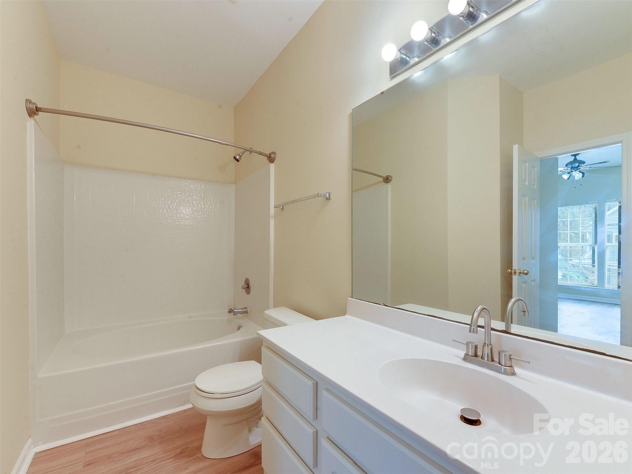 9128 Treyburn Drive Property Photo 9