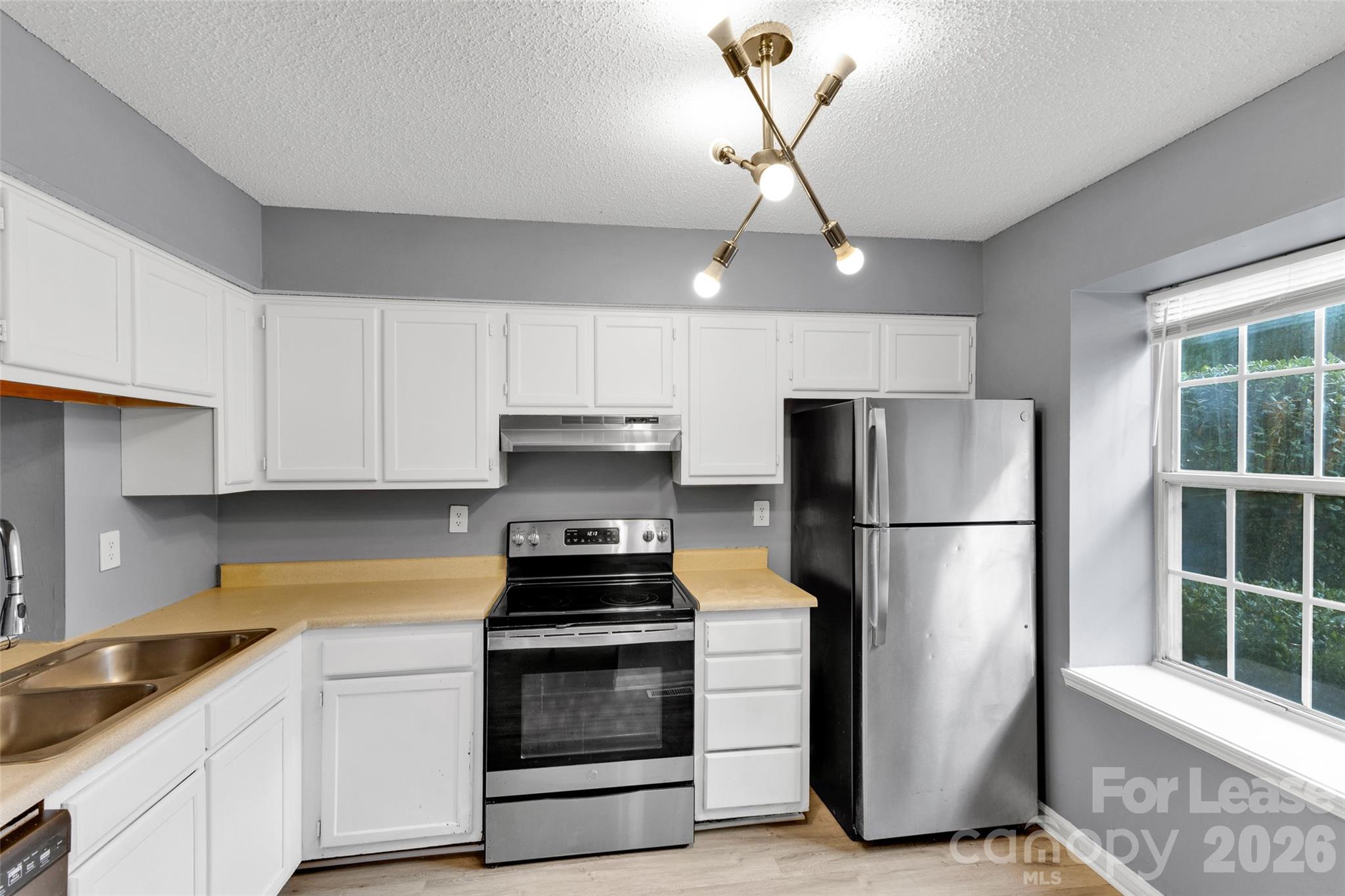 619 Lex Drive Property Photo 2