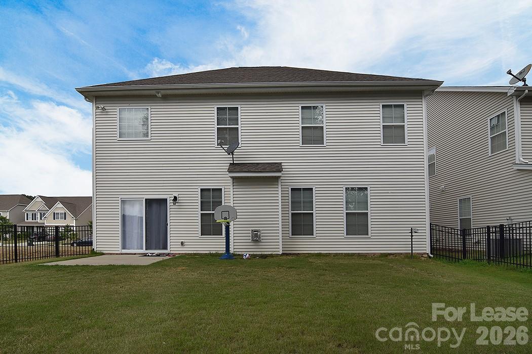 1445 Overlea Place Property Photo 4