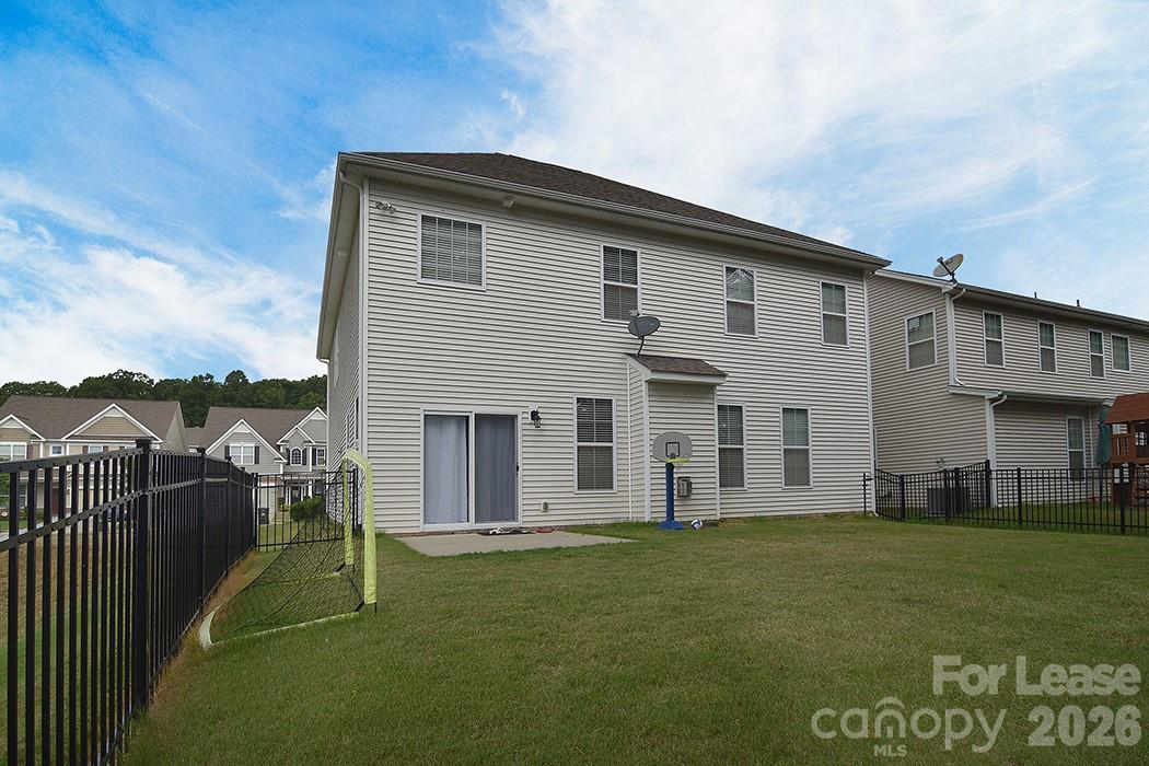 1445 Overlea Place Property Photo 5