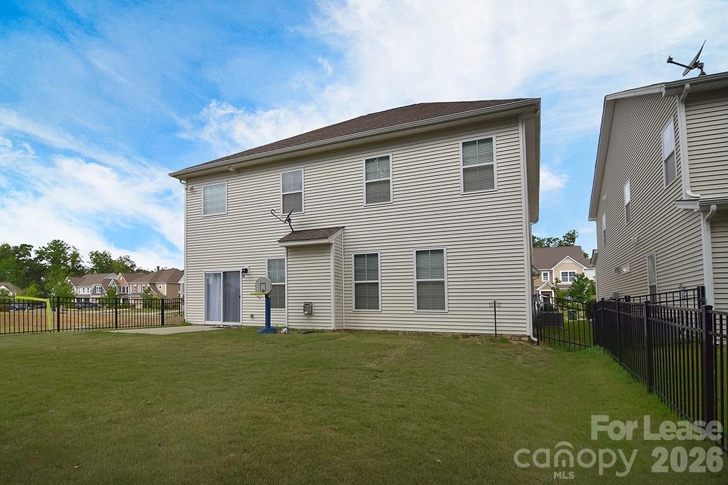 1445 Overlea Place Property Photo 6
