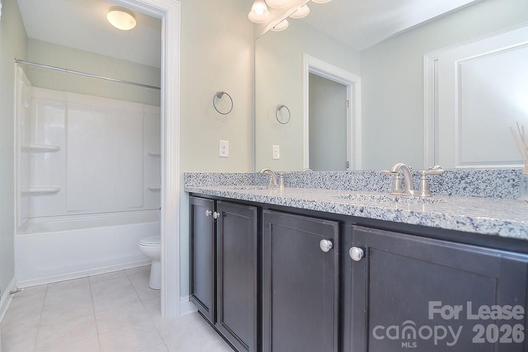 1445 Overlea Place Property Photo 9