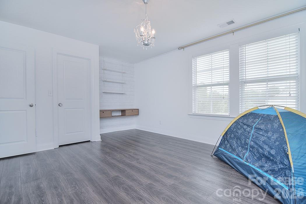 1445 Overlea Place Property Photo 12