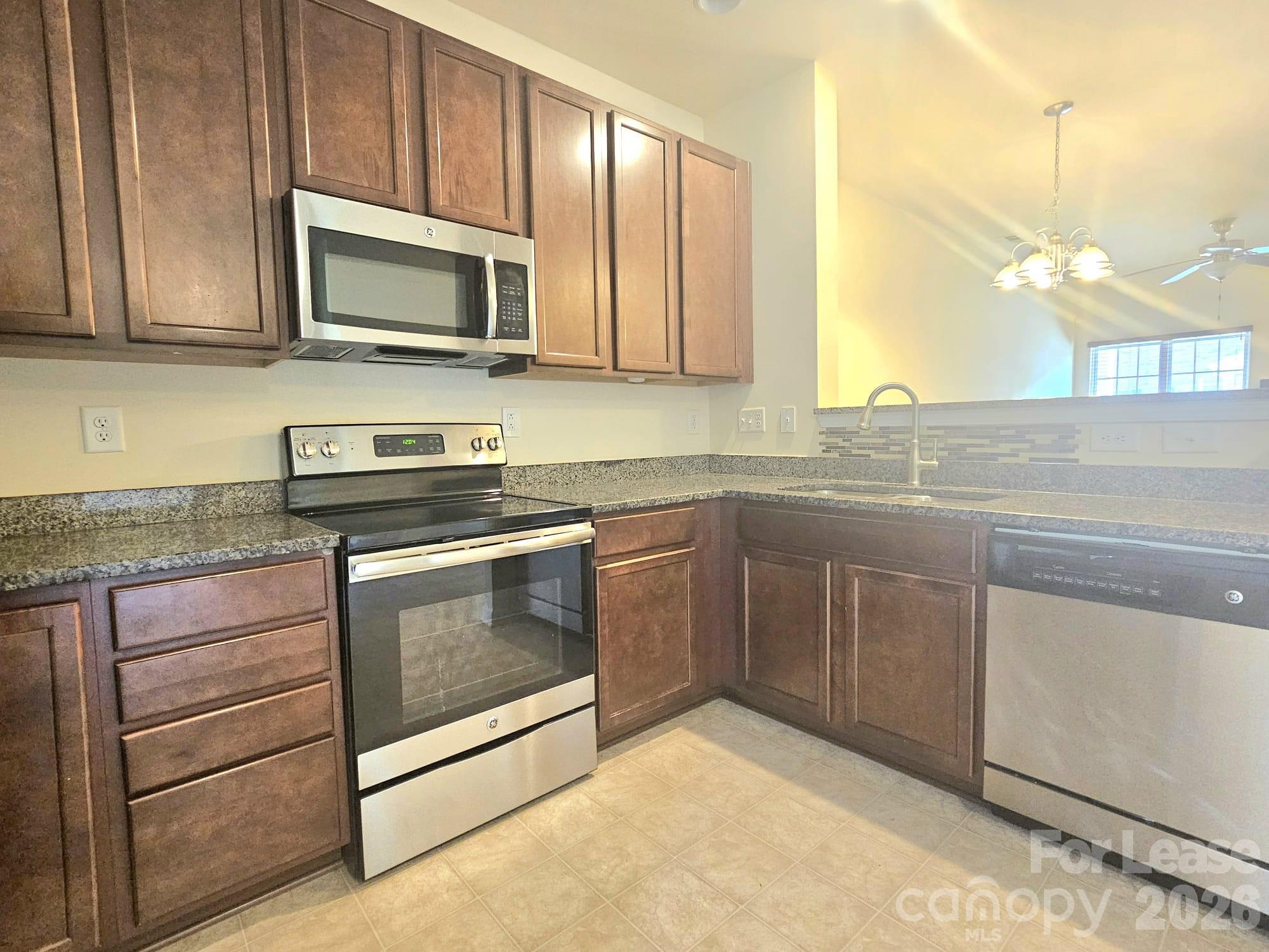 2530 Madeline Meadow Drive Property Photo 5
