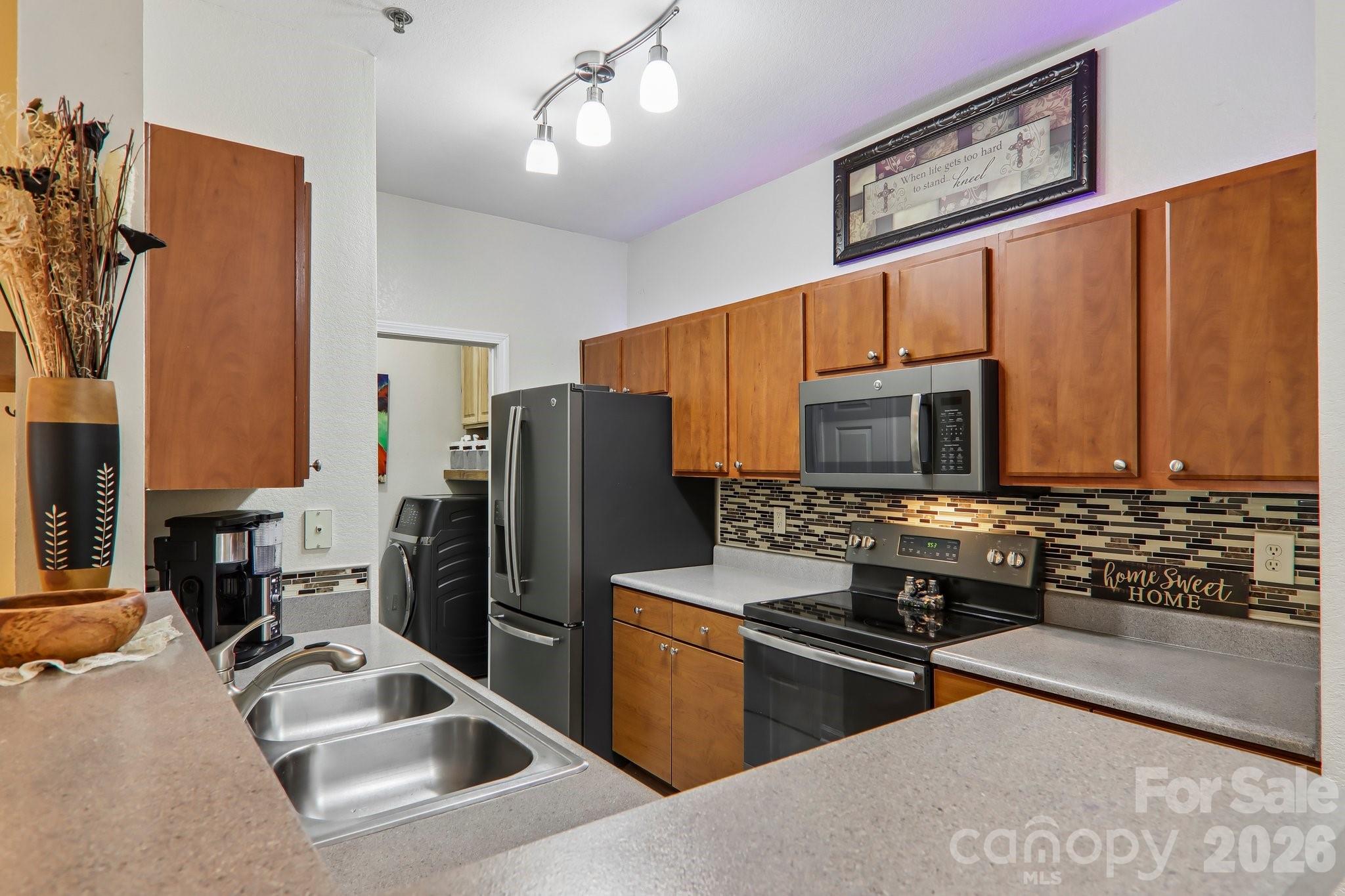 100 Vista Lake Drive 2 Property Photo 13