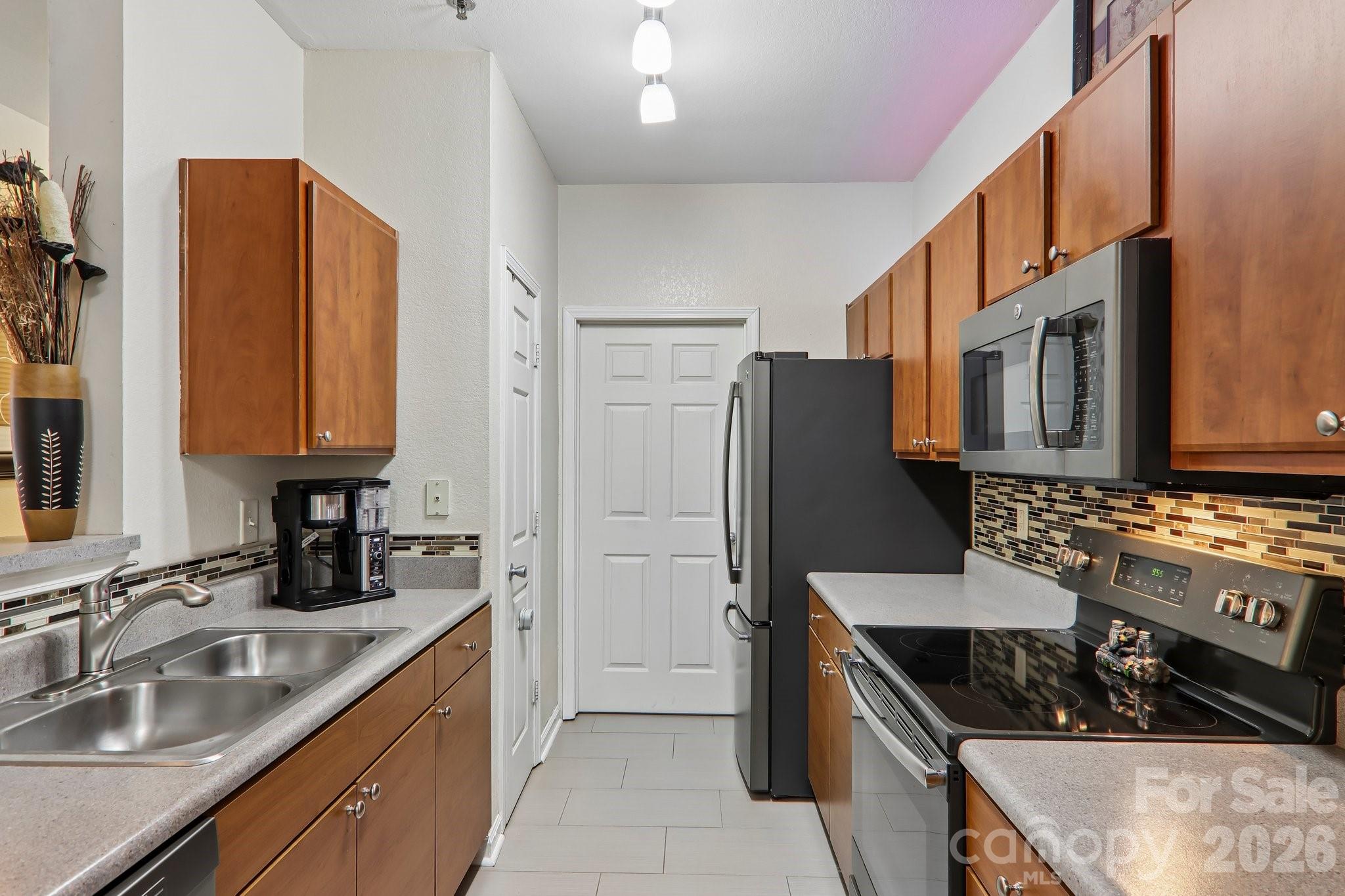 100 Vista Lake Drive 2 Property Photo 15