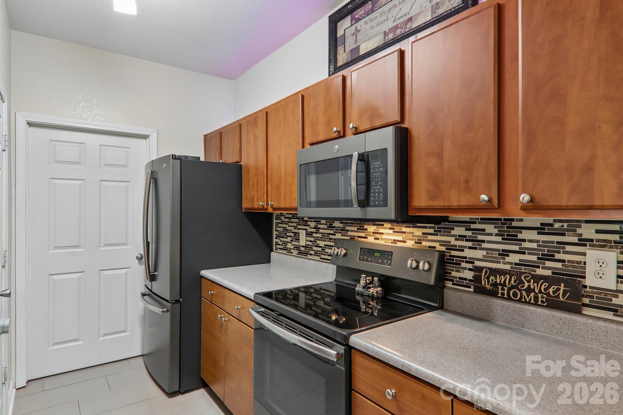 100 Vista Lake Drive 2 Property Photo 16