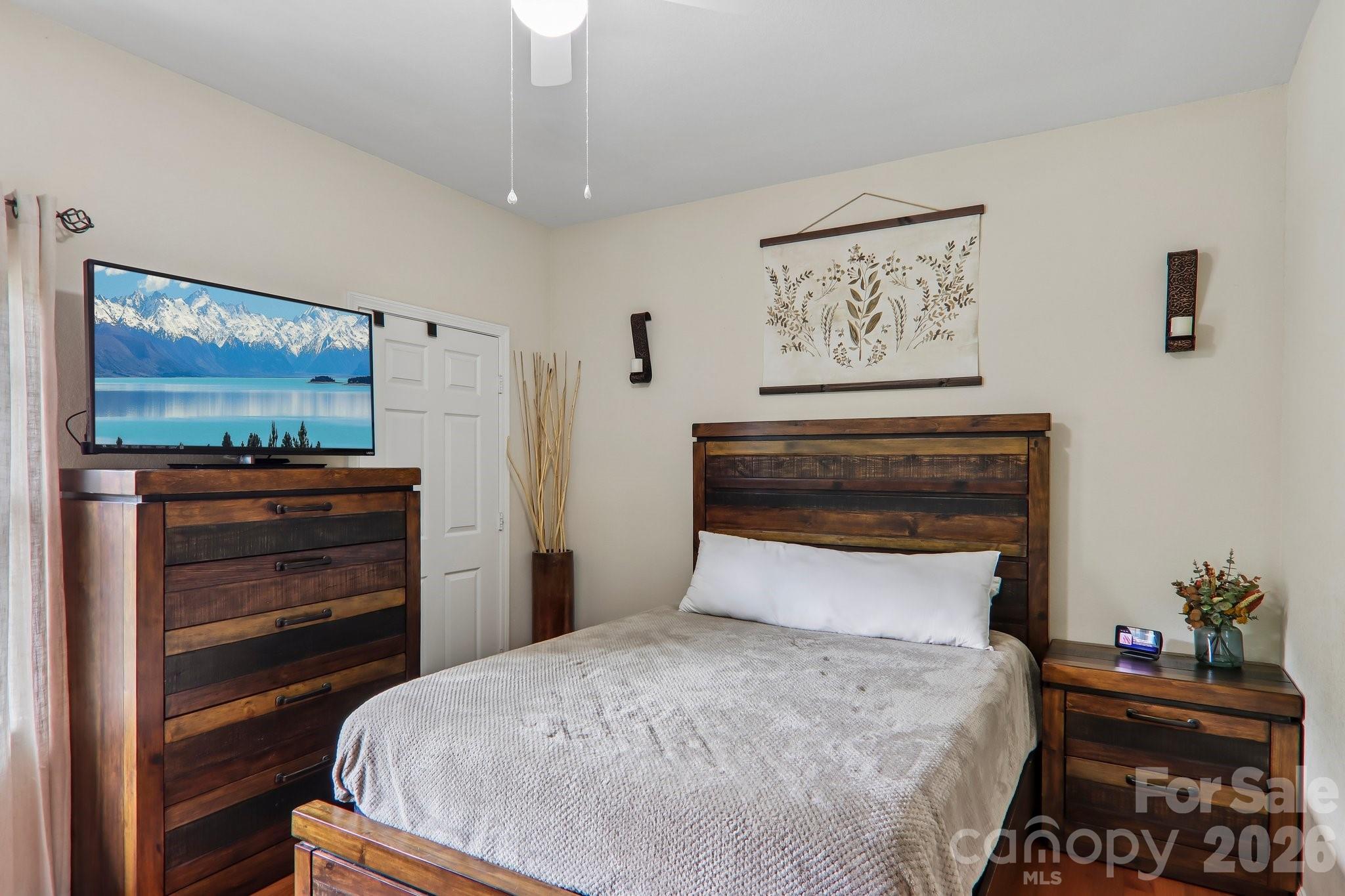 100 Vista Lake Drive 2 Property Photo 28