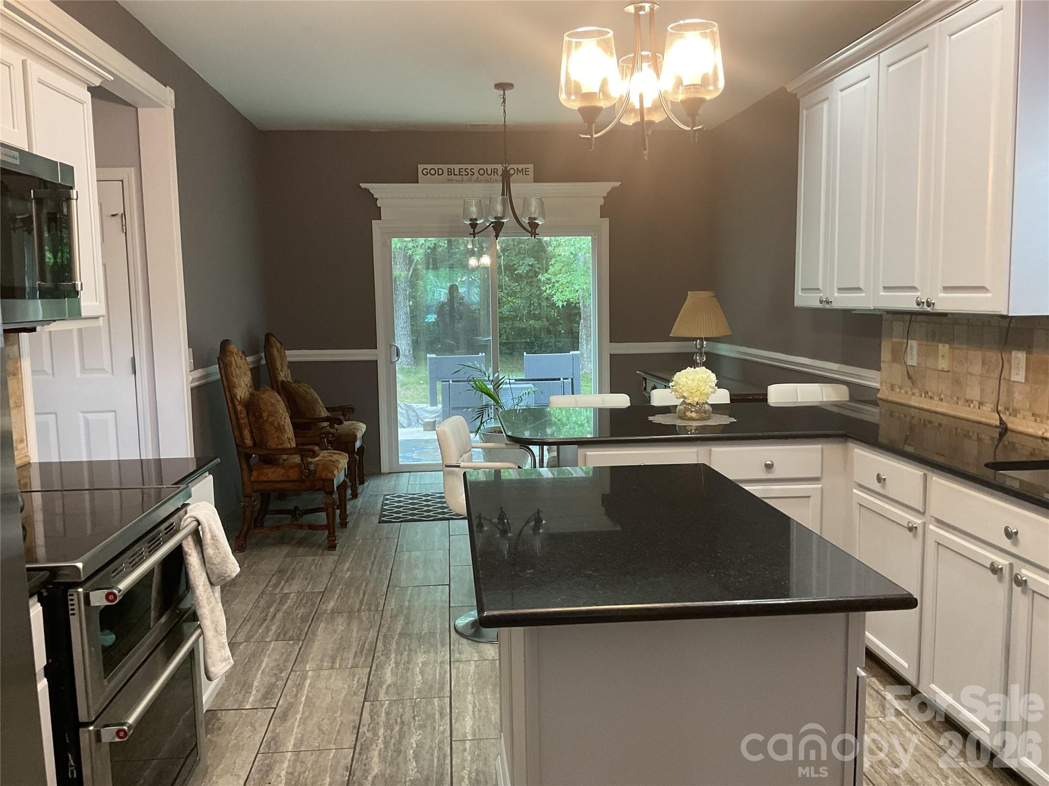 935 Wind Carved Lane Property Photo 7