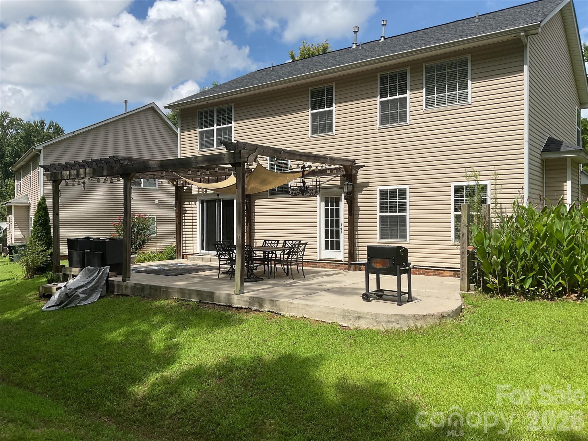 935 Wind Carved Lane Property Photo 32