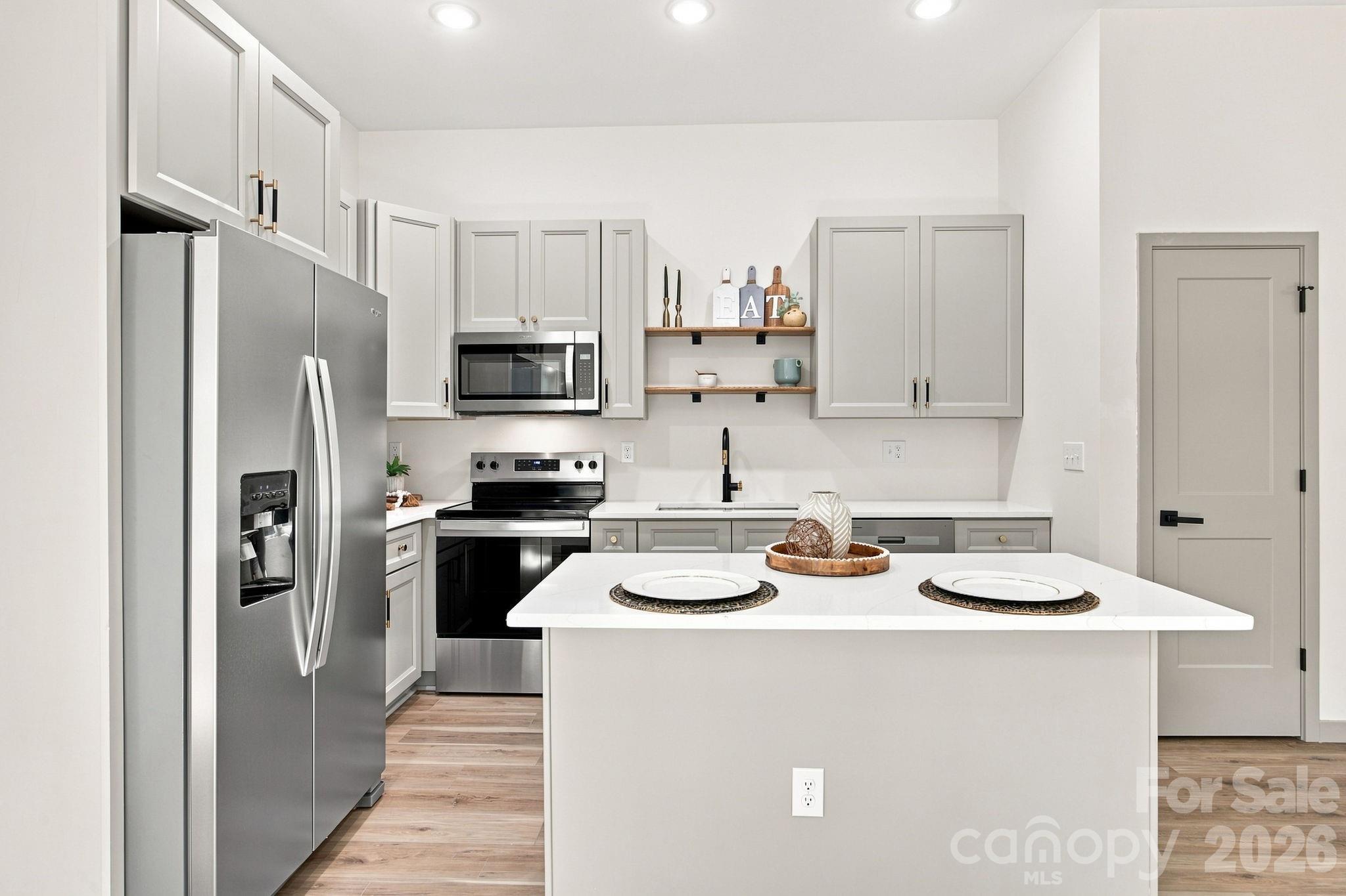 325 Lincoln Street 1/unit A Property Photo 8