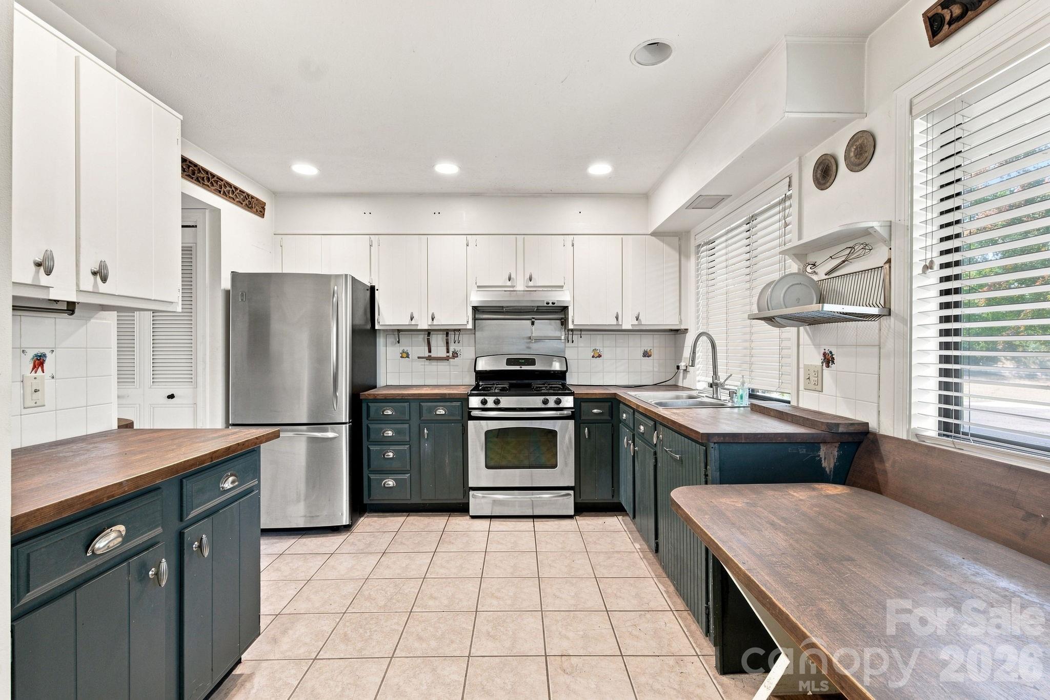 98 Laurelwood Circle 6 Property Photo 8
