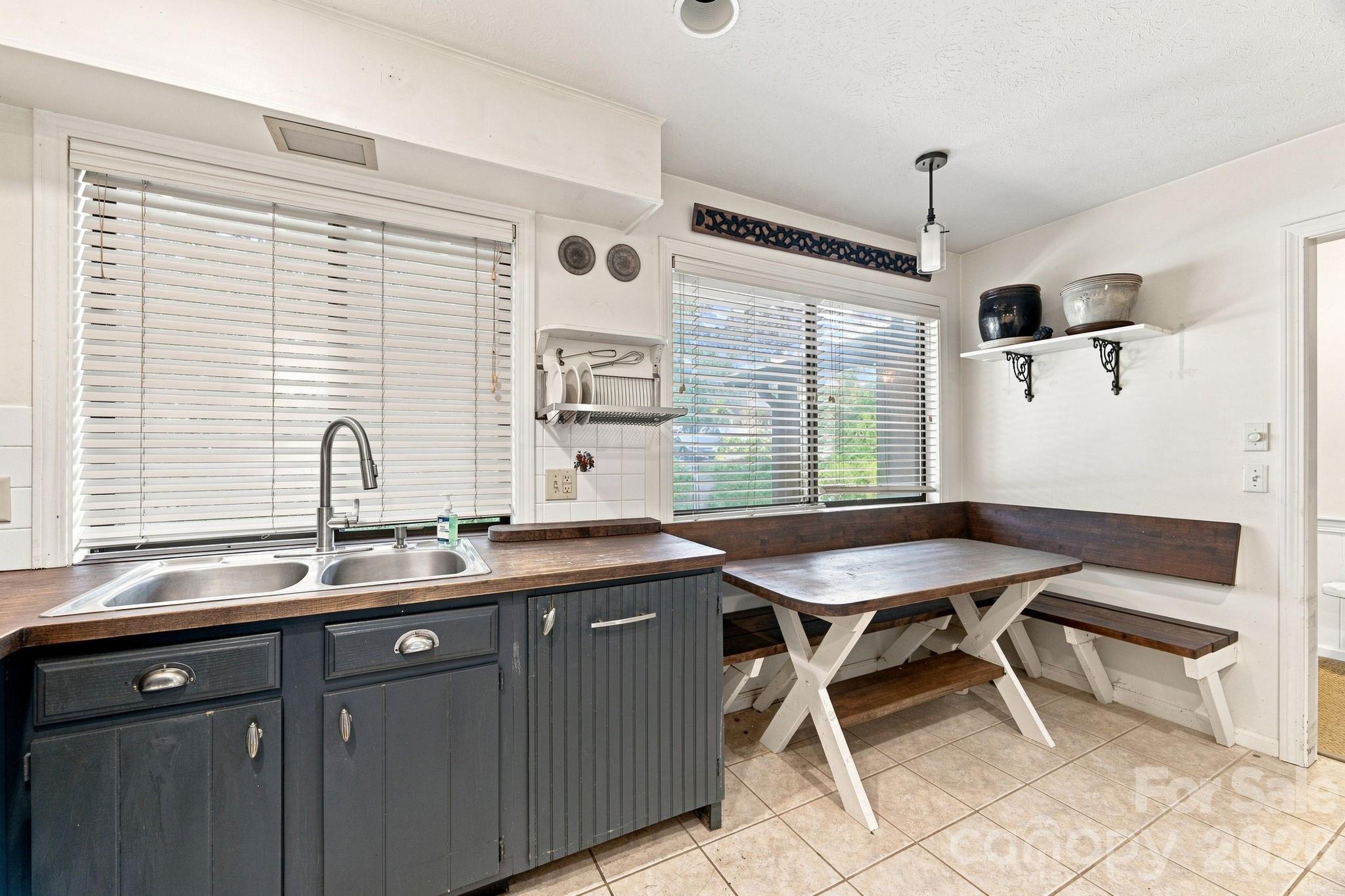 98 Laurelwood Circle 6 Property Photo 10