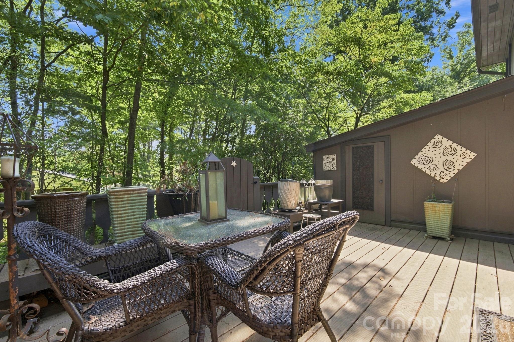 98 Laurelwood Circle 6 Property Photo 22