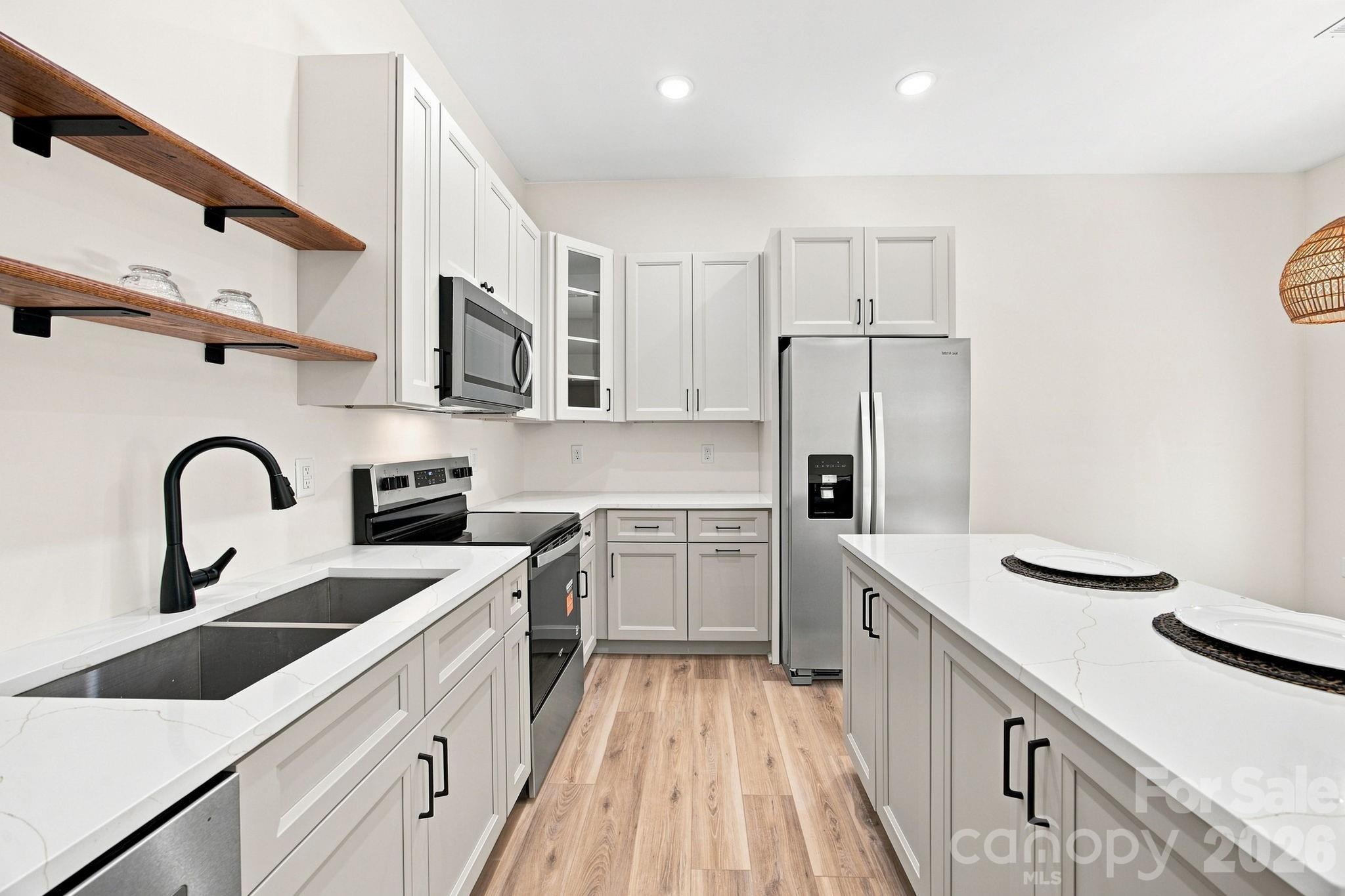 325 Lincoln Street 2/unit B Property Photo 13