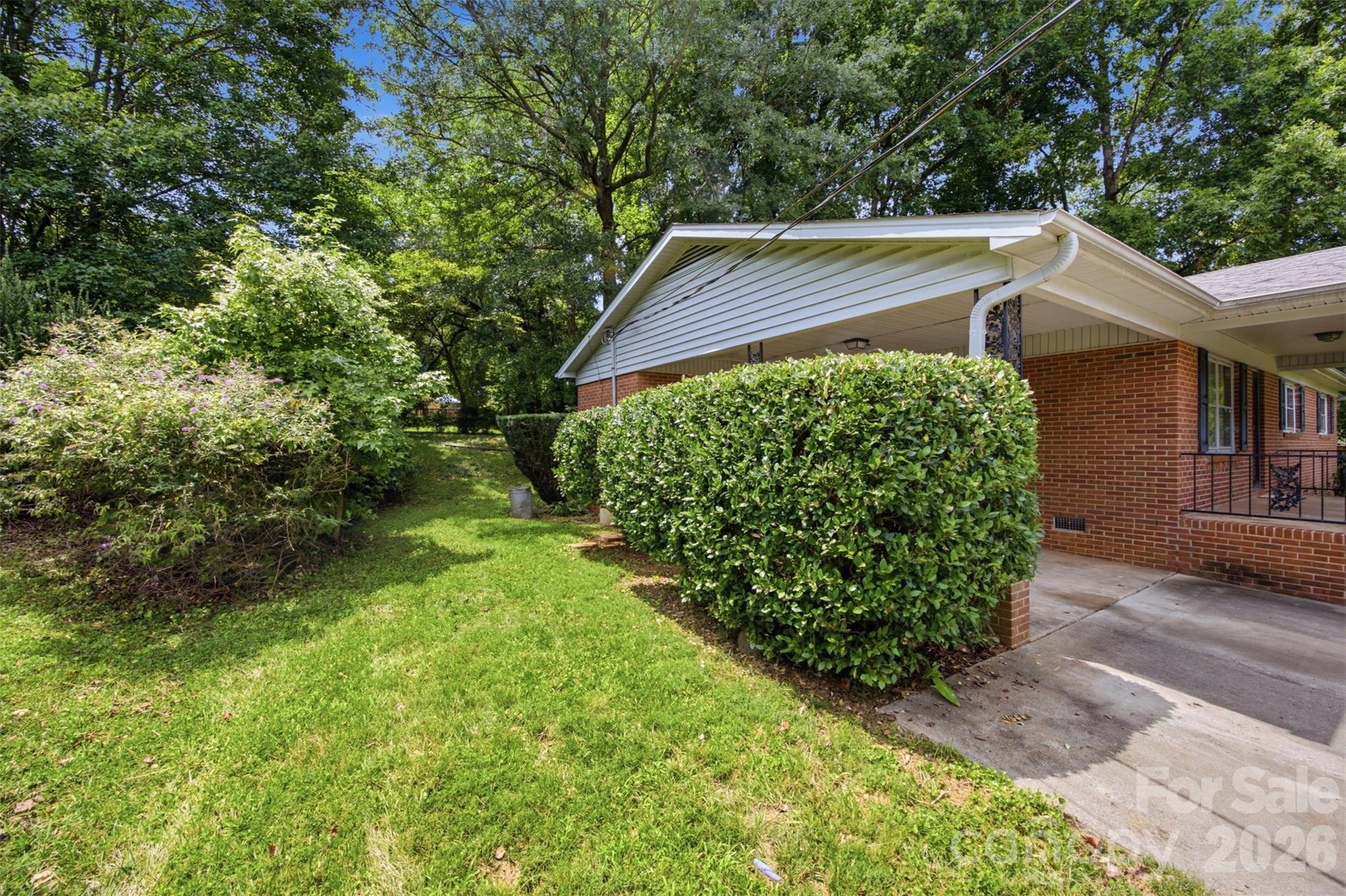 2105 Helen Drive Property Photo 2