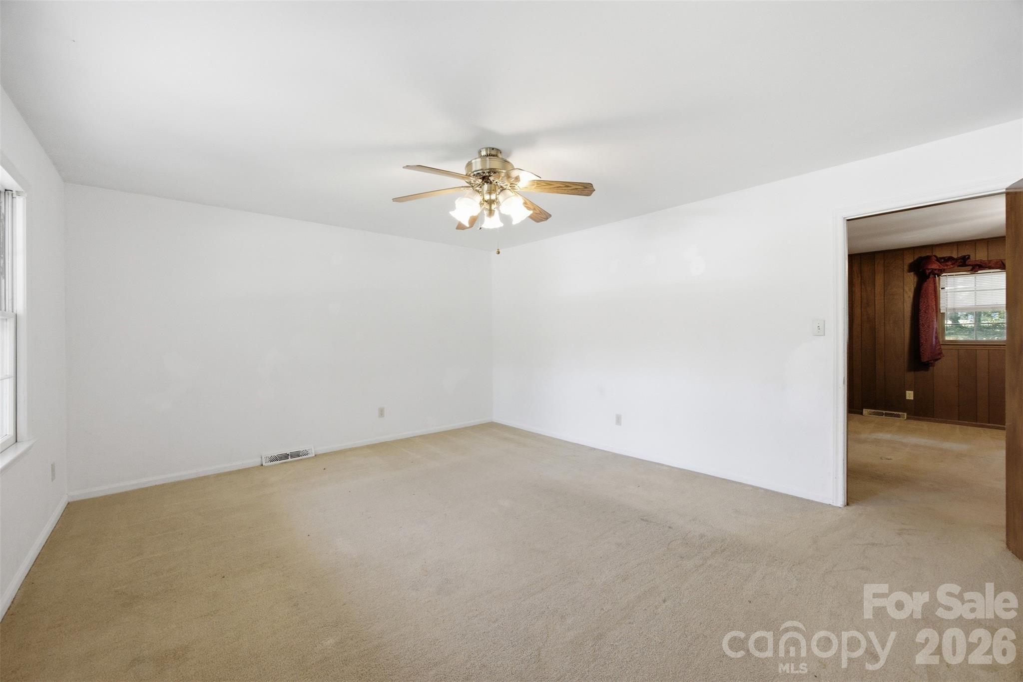 2105 Helen Drive Property Photo 3