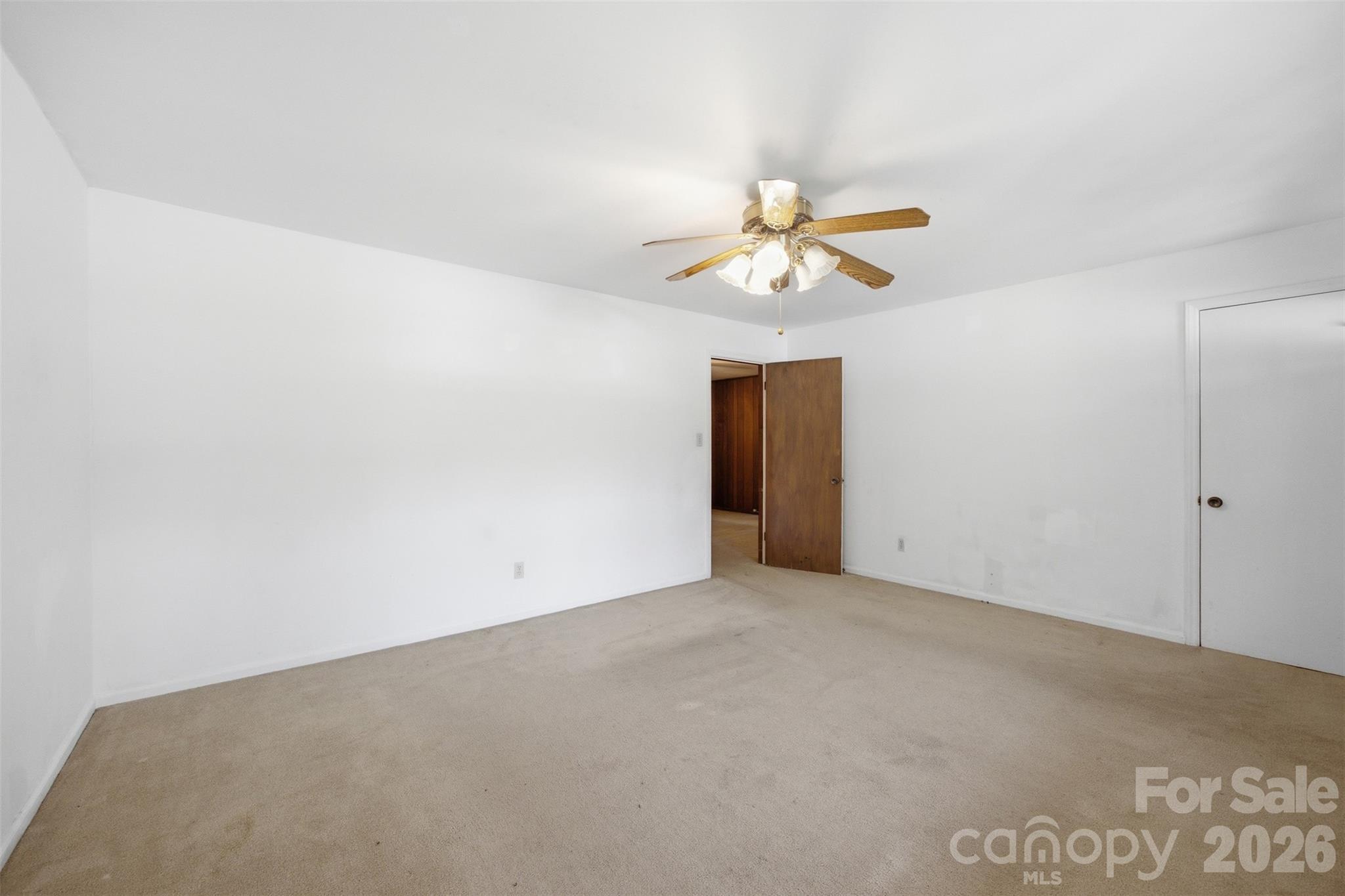 2105 Helen Drive Property Photo 4