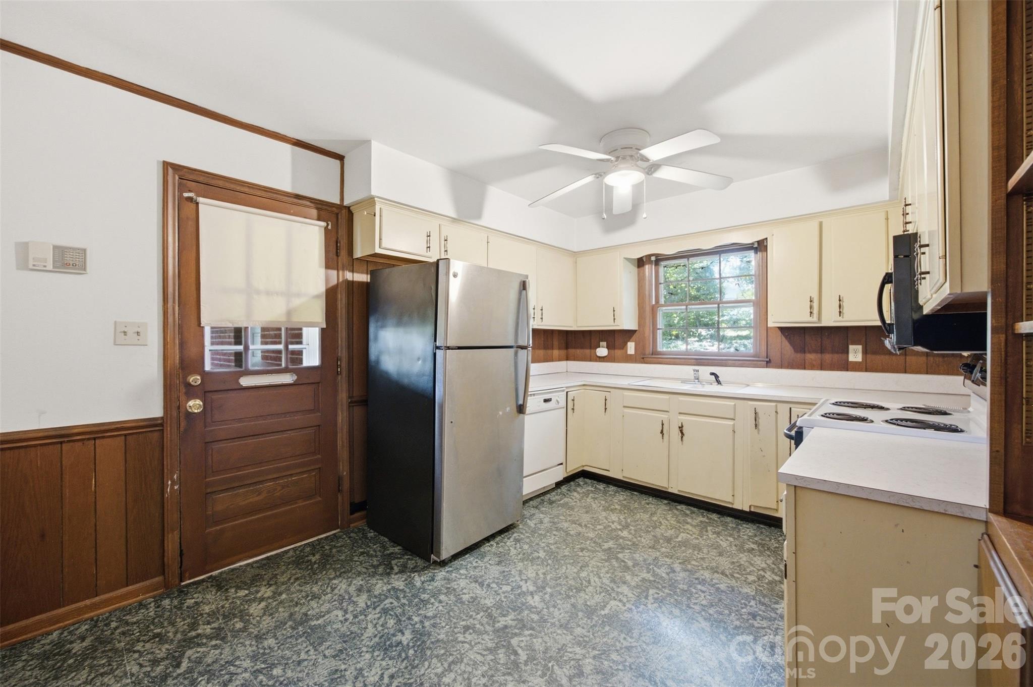 2105 Helen Drive Property Photo 8