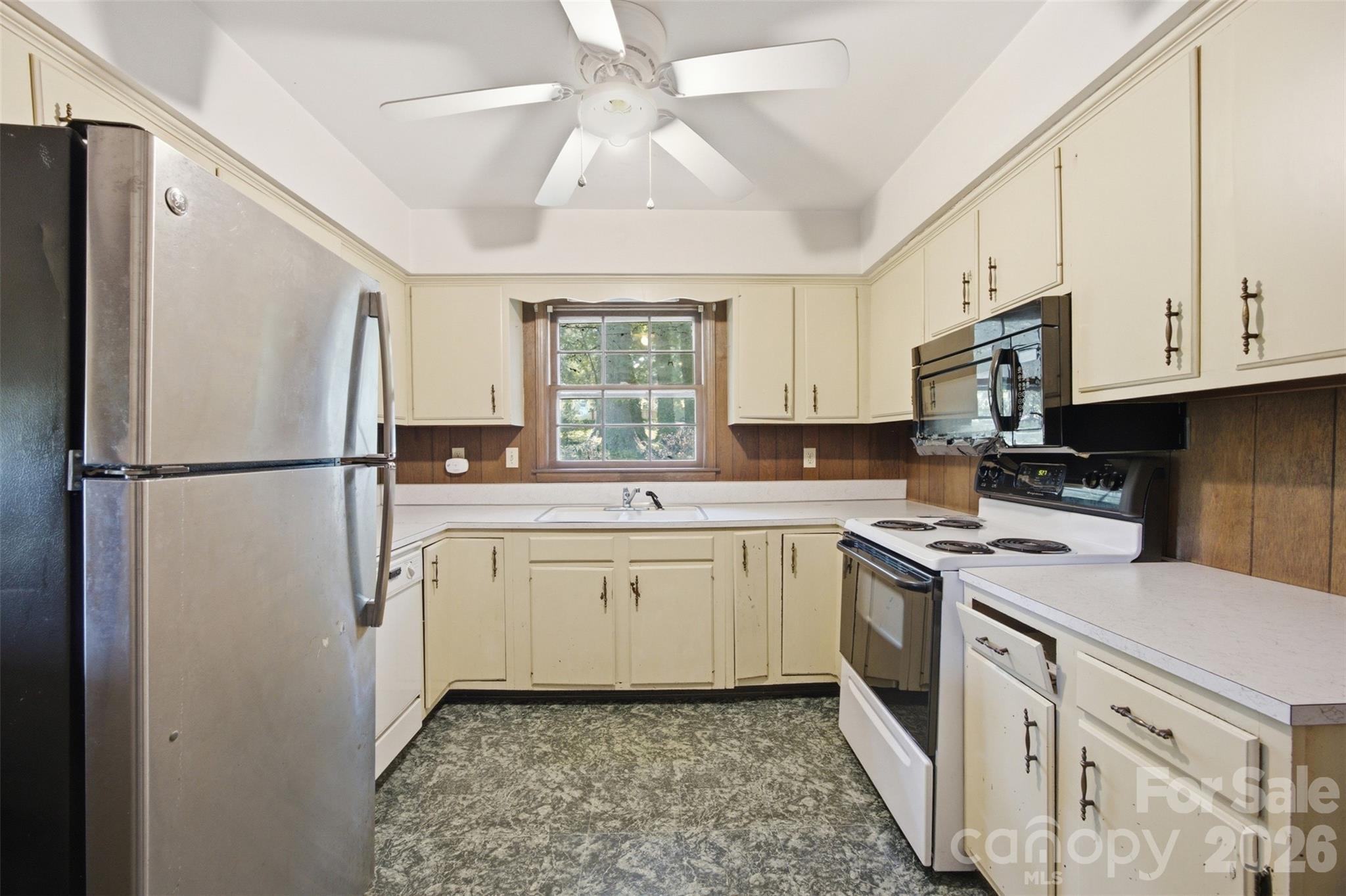 2105 Helen Drive Property Photo 9
