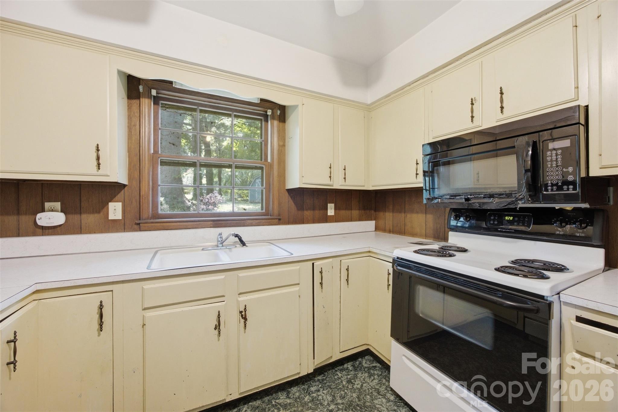 2105 Helen Drive Property Photo 10