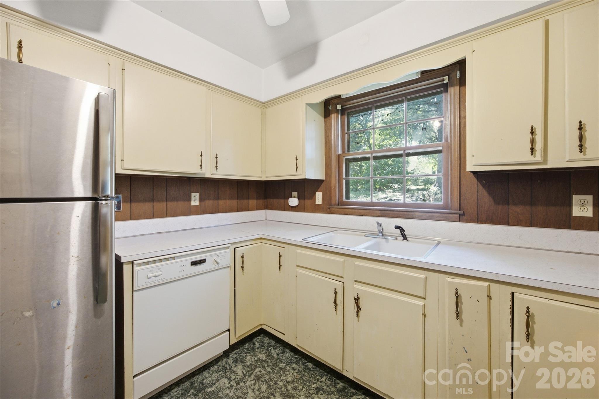 2105 Helen Drive Property Photo 11