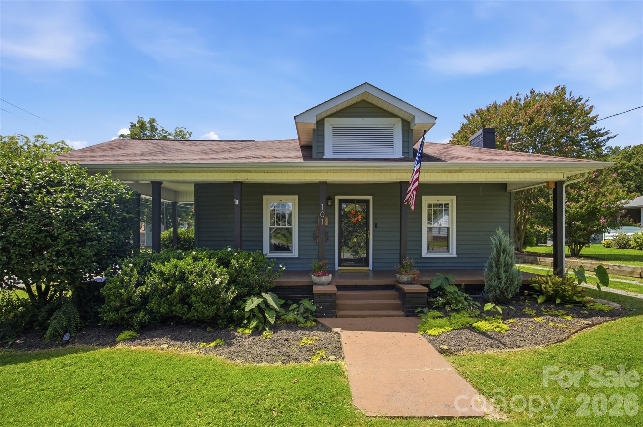 101 Sunset Drive Property Photo 1