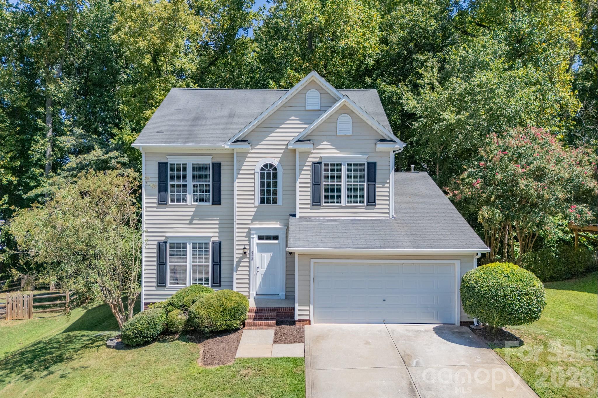 728 Knightswood Road Property Photo 1
