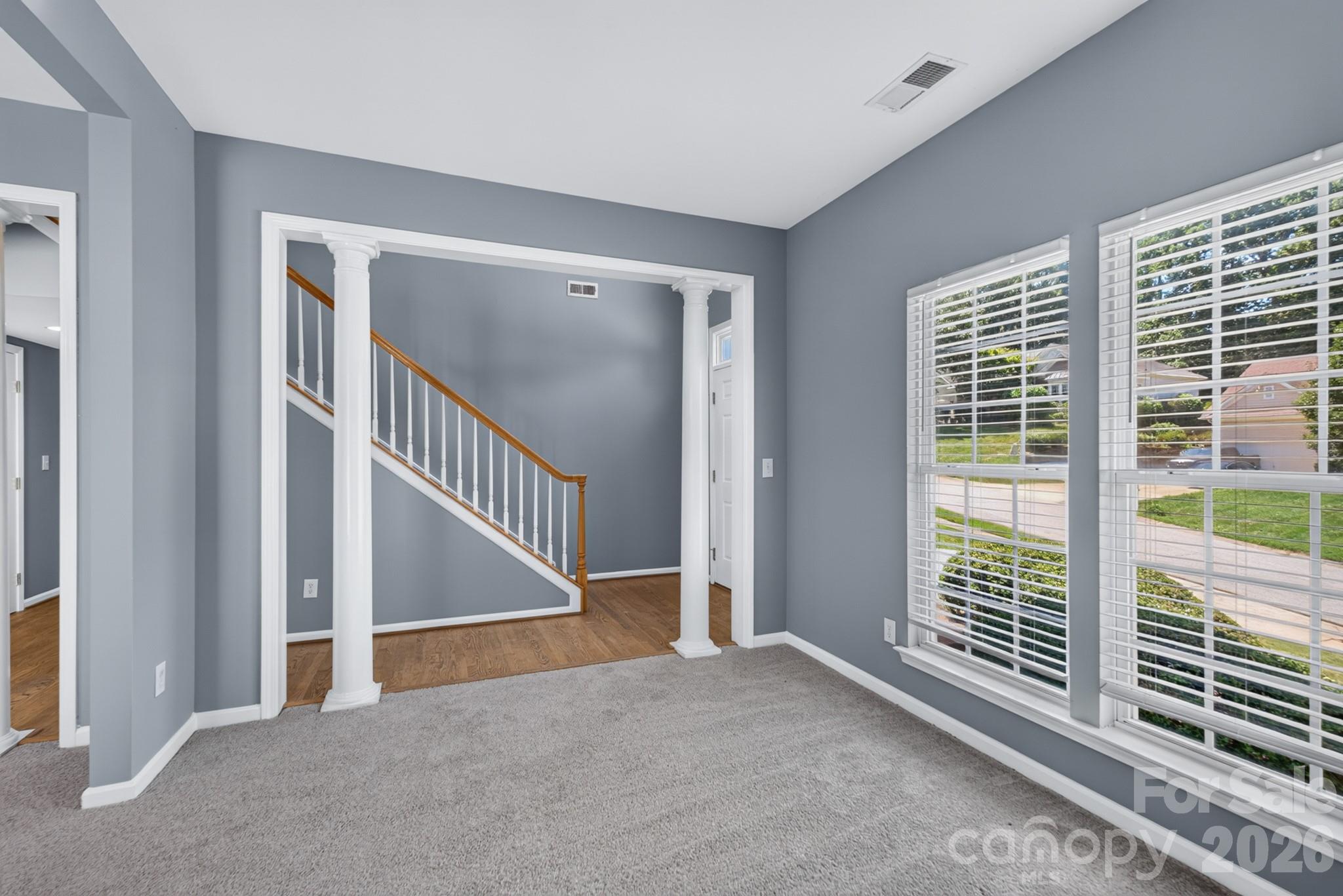 728 Knightswood Road Property Photo 4