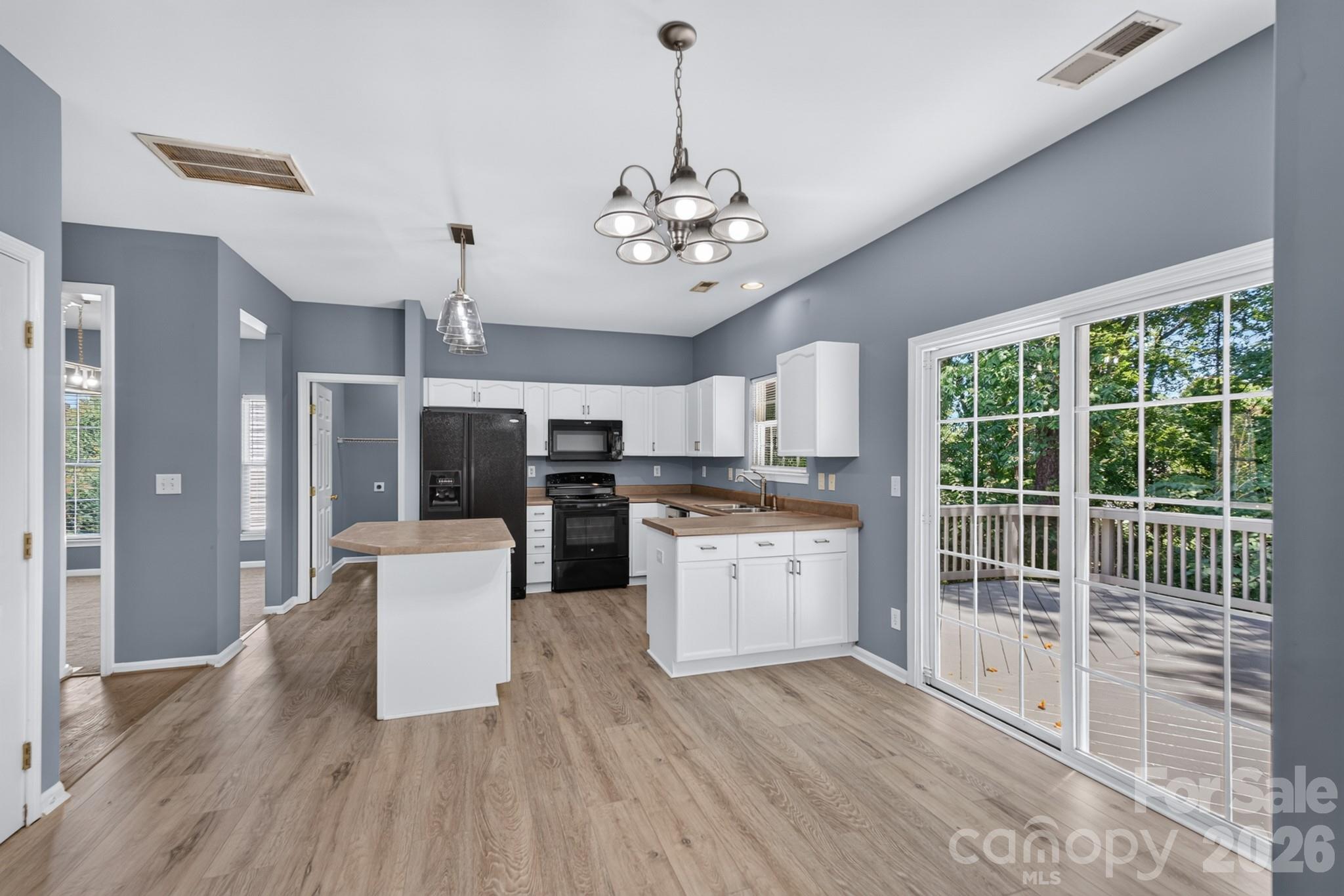 728 Knightswood Road Property Photo 8