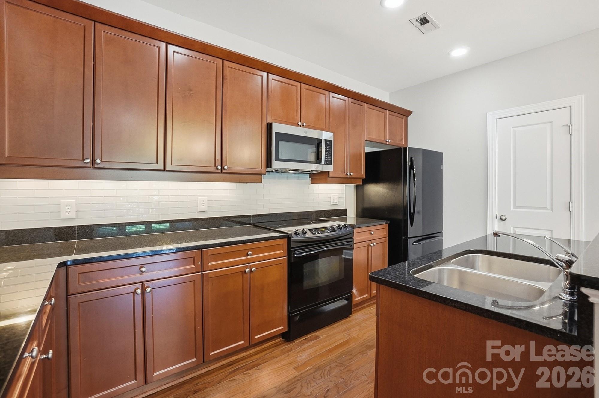 1829 Kenilworth Avenue 204 Property Photo 11