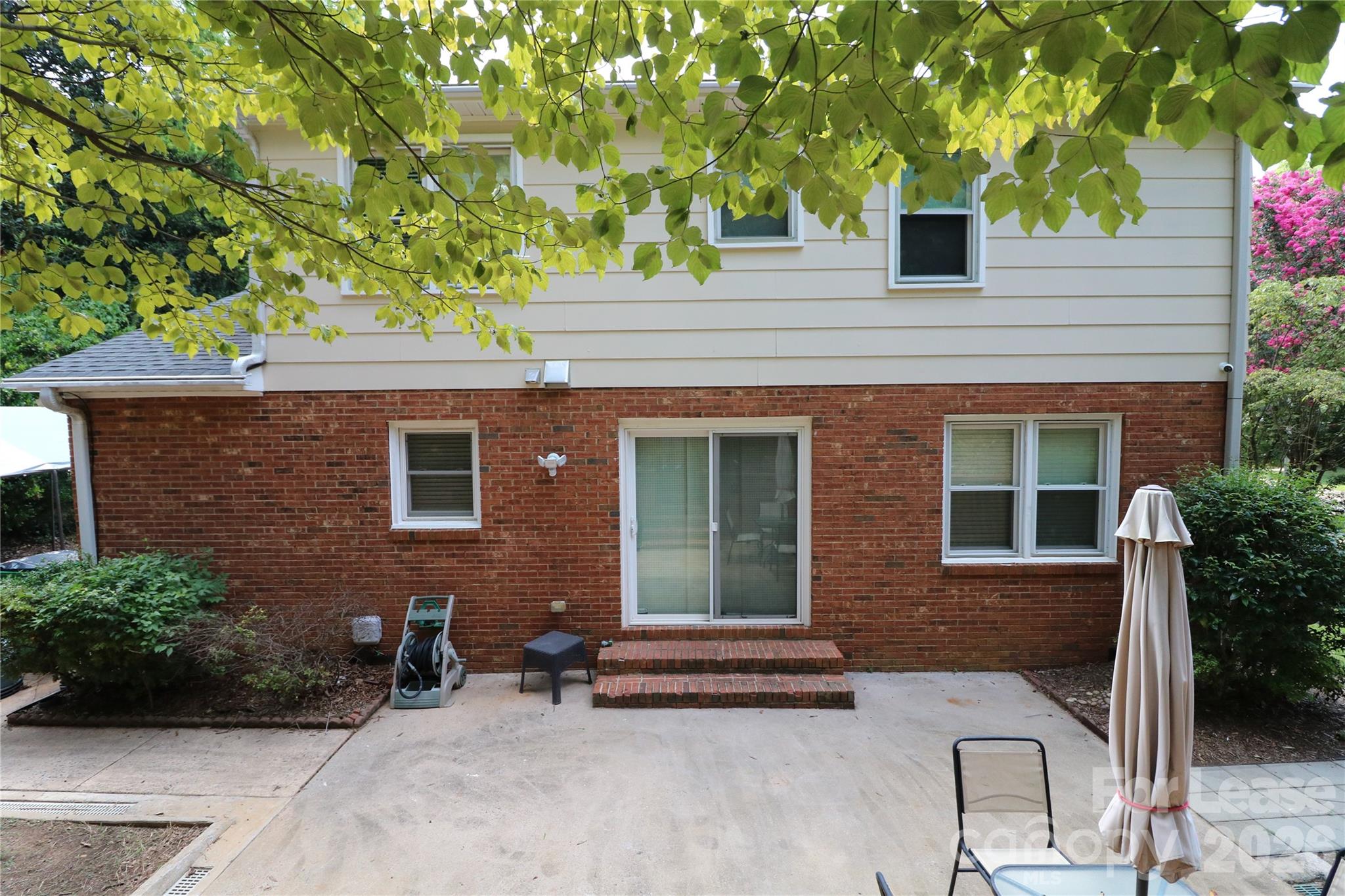 5410 Londonderry Road Property Photo 7