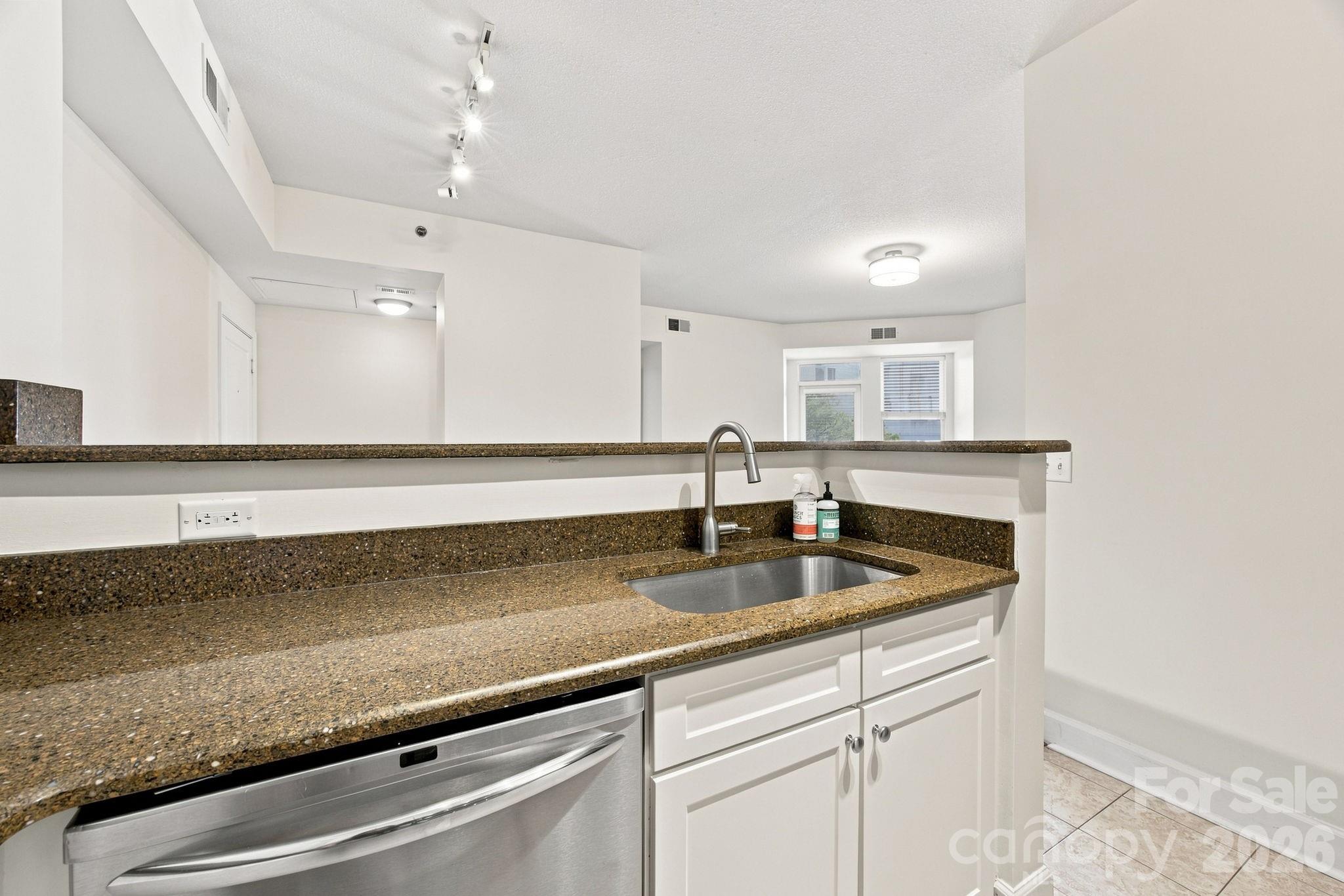 1315 East Boulevard 401 Property Photo 5