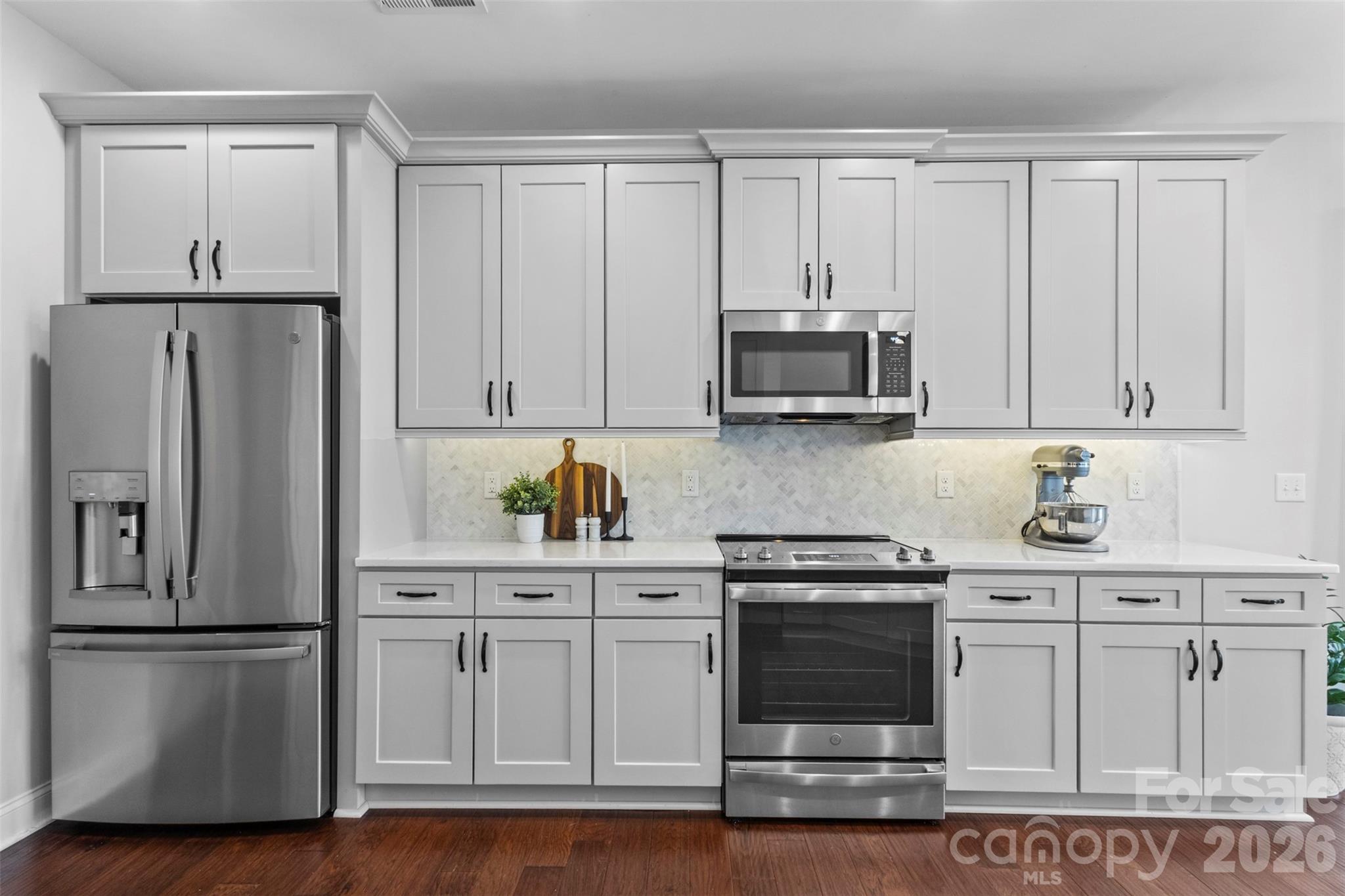 2467 Chatham Drive Property Photo 2