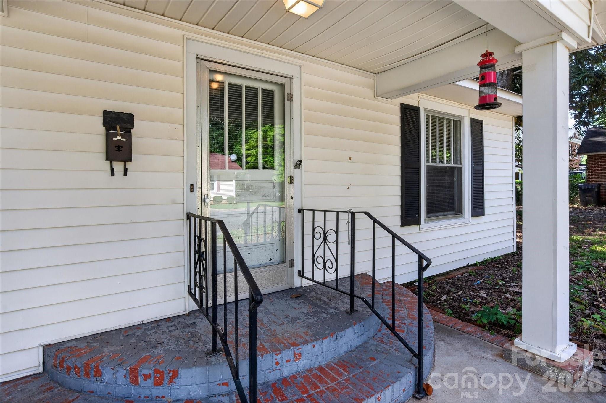 103 N West Street Property Photo 3