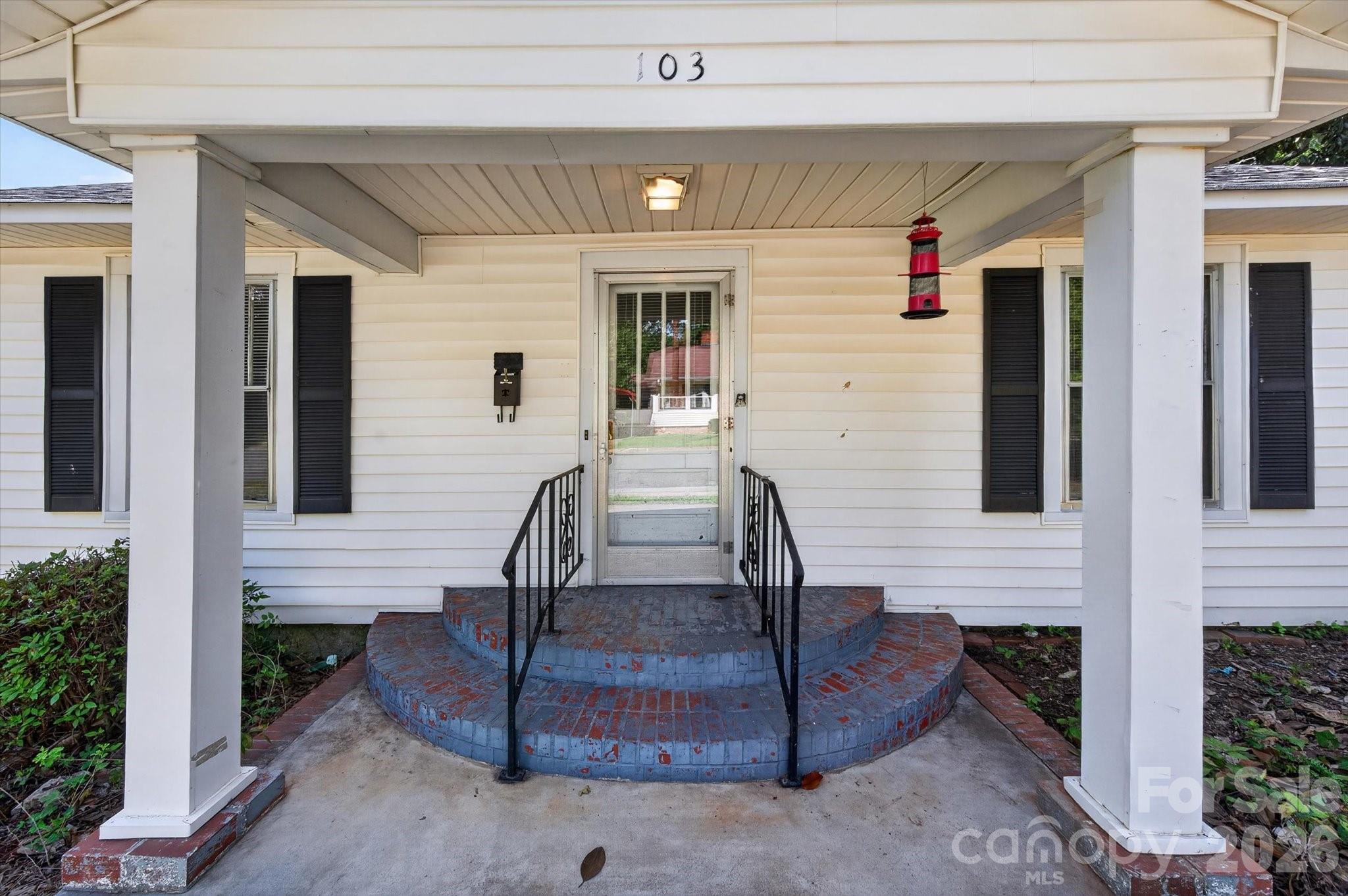 103 N West Street Property Photo 4