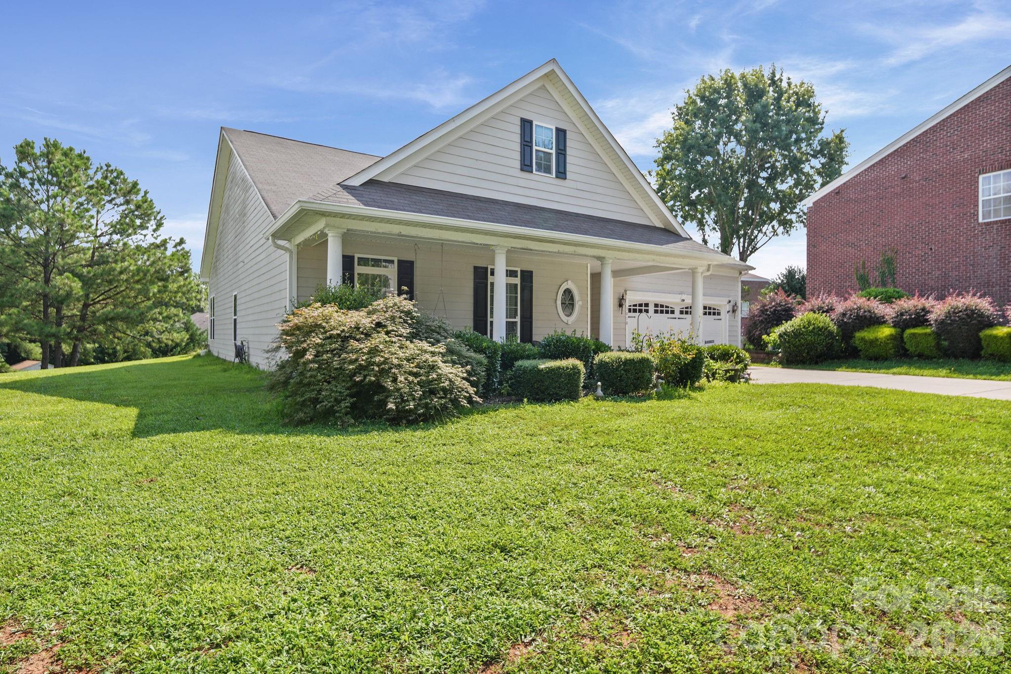 3018 Robusta Court Property Photo 2