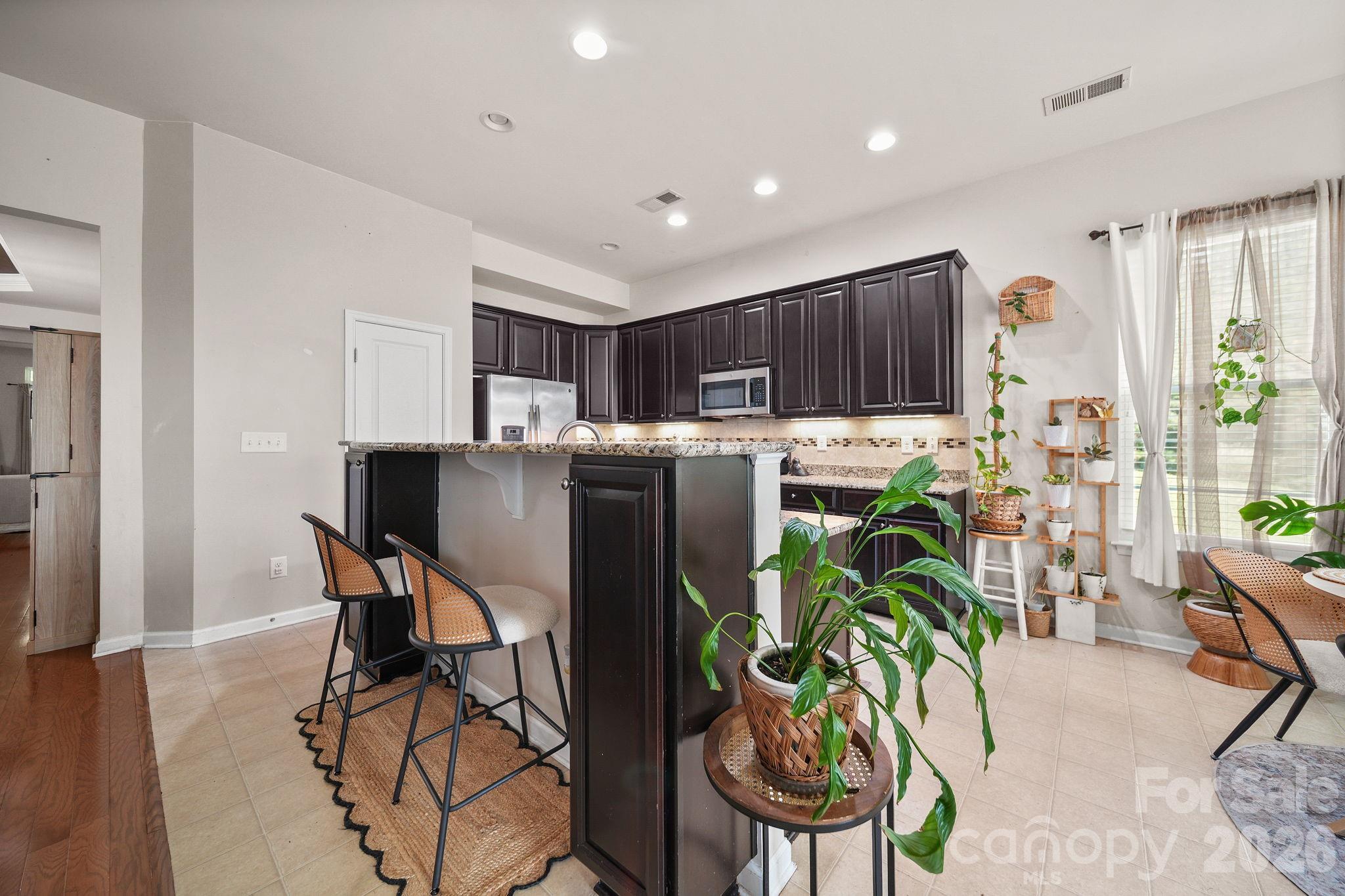 3018 Robusta Court Property Photo 9