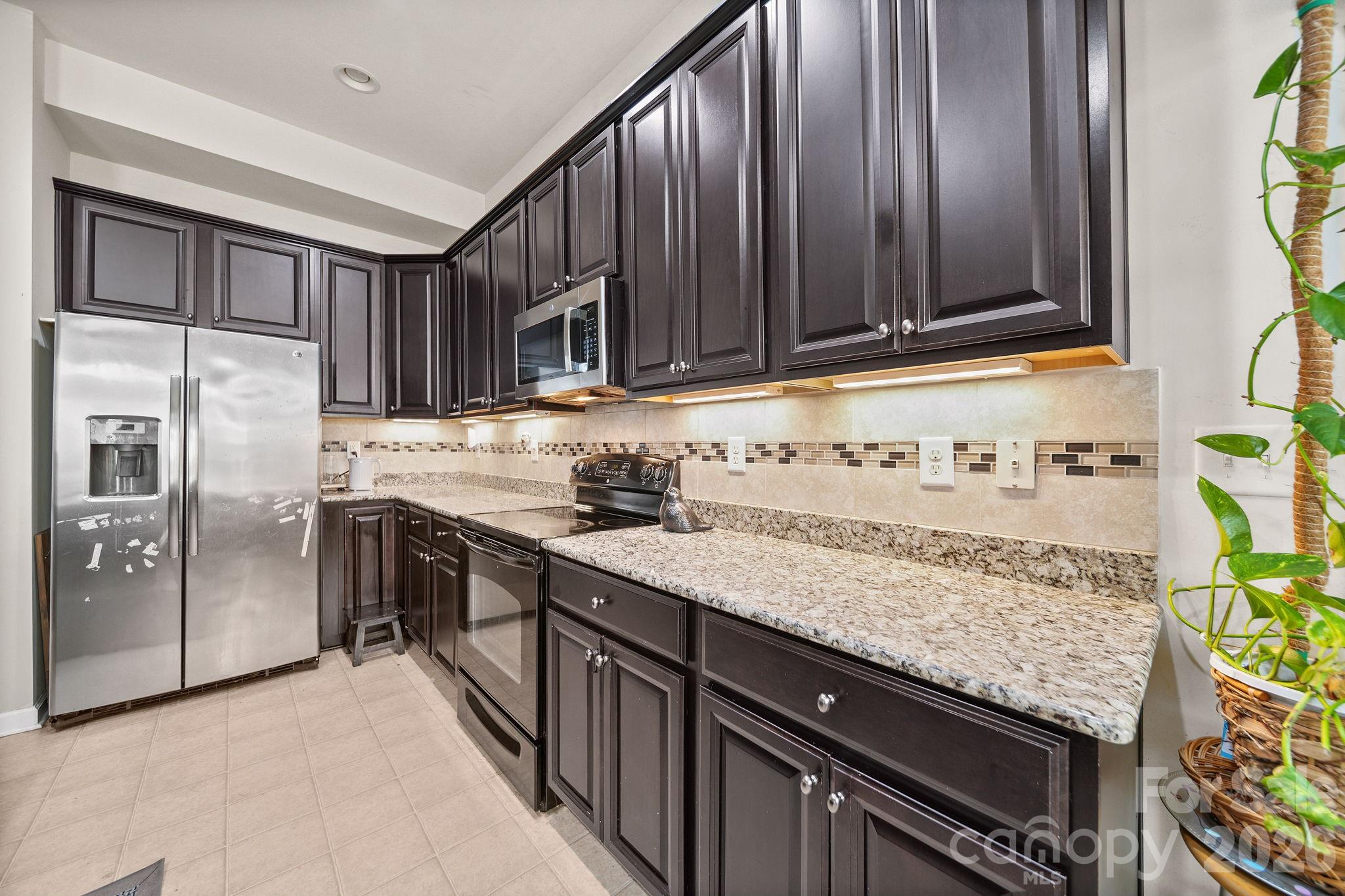 3018 Robusta Court Property Photo 10