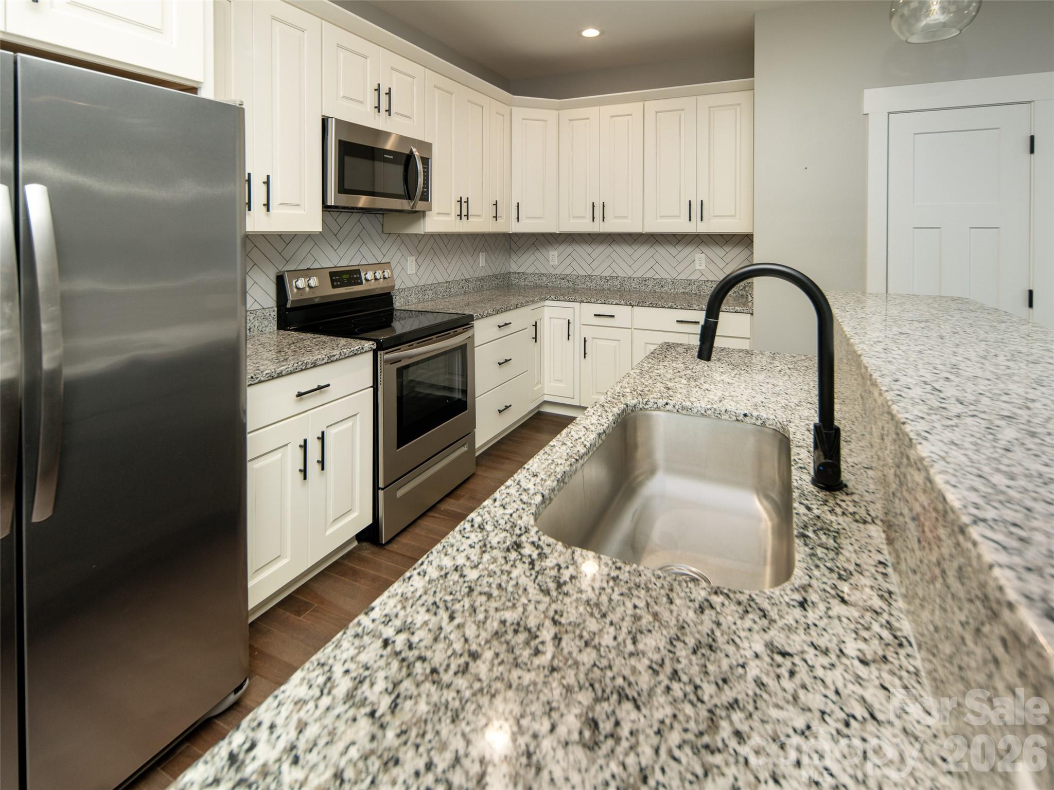 208 Robinson Hollow Drive Property Photo 6