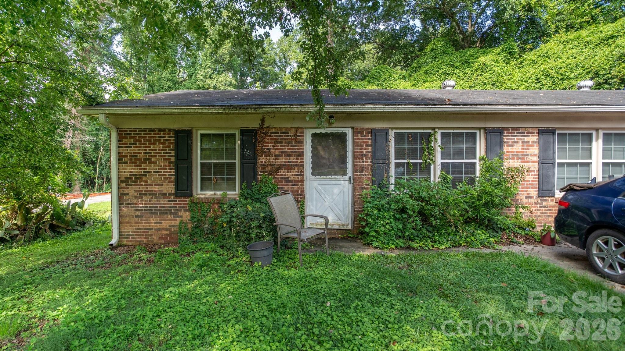 423 N Carpenter Street Property Photo 1