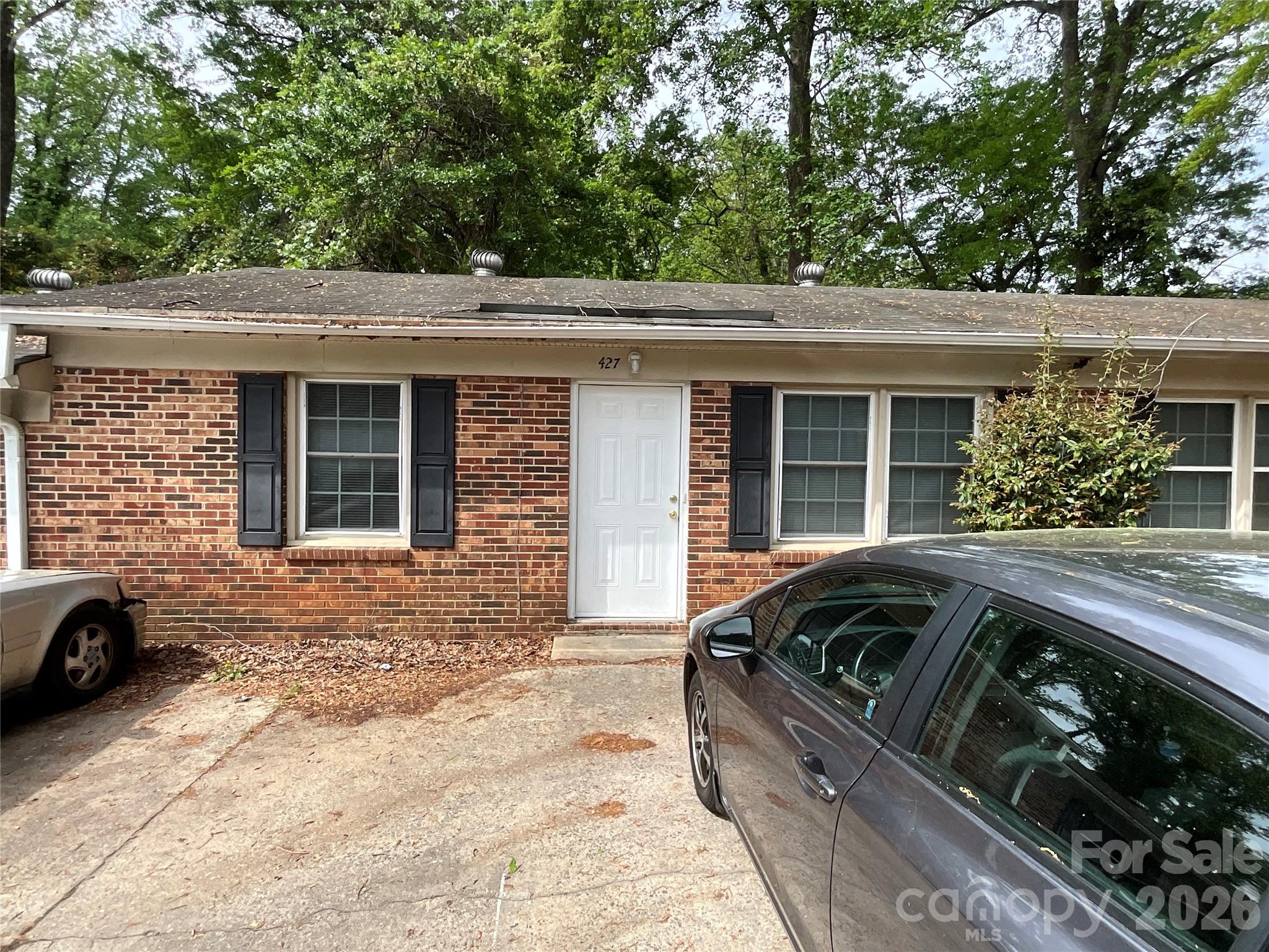 423 N Carpenter Street Property Photo 2