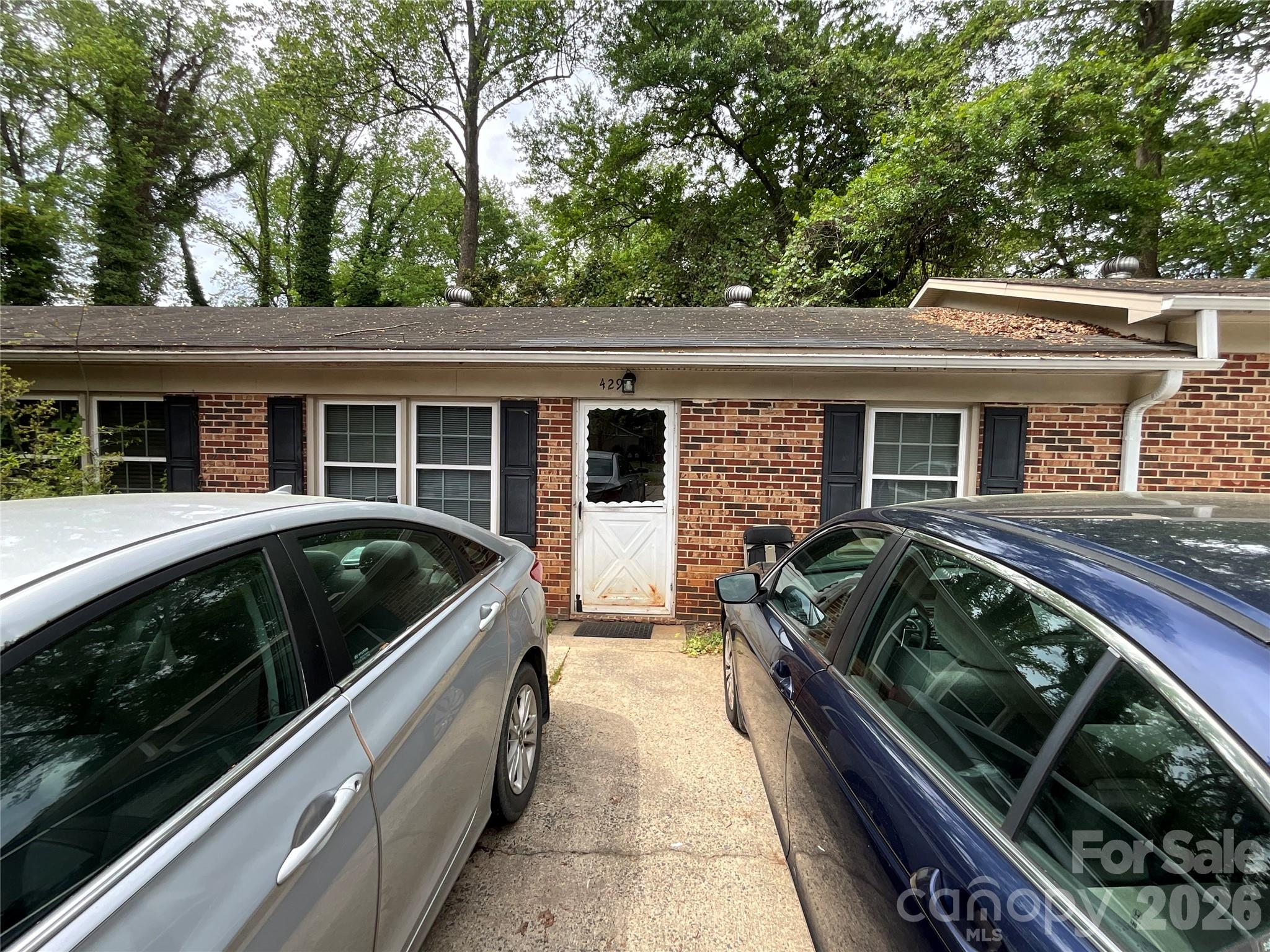 423 N Carpenter Street Property Photo 3