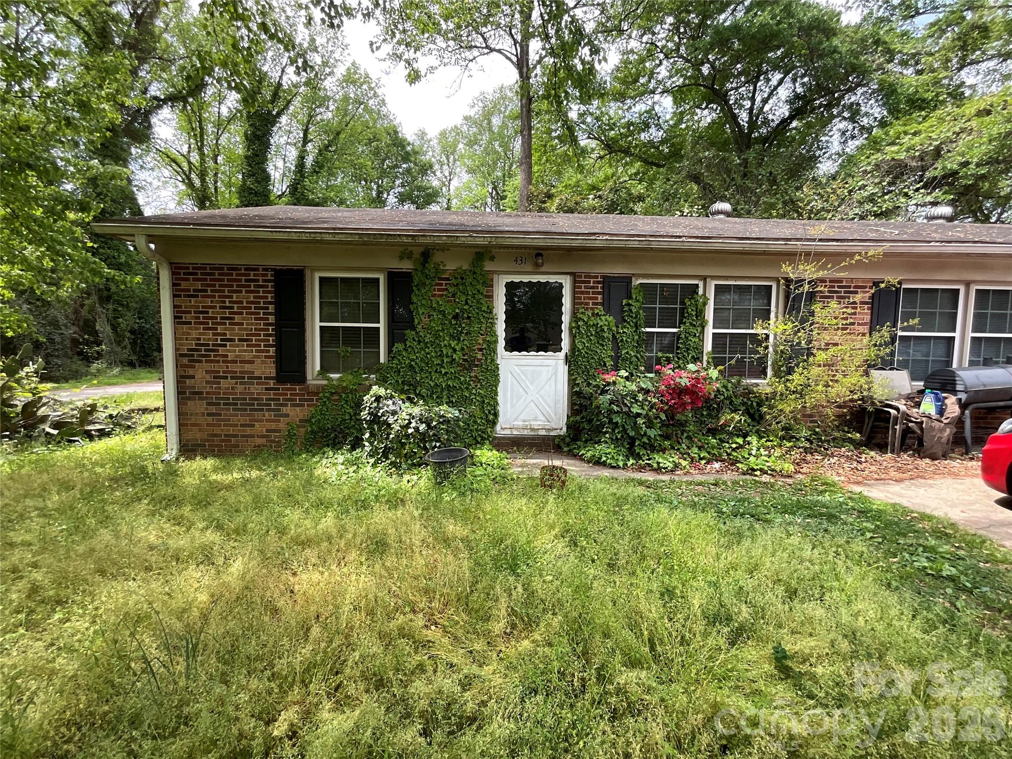 423 N Carpenter Street Property Photo 5