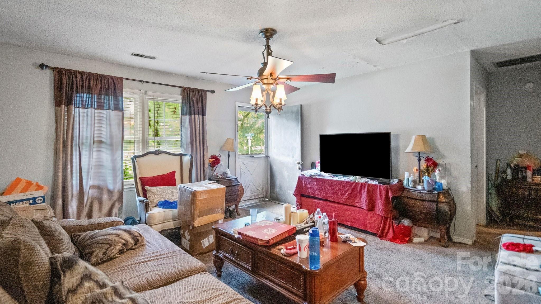 423 N Carpenter Street Property Photo 11
