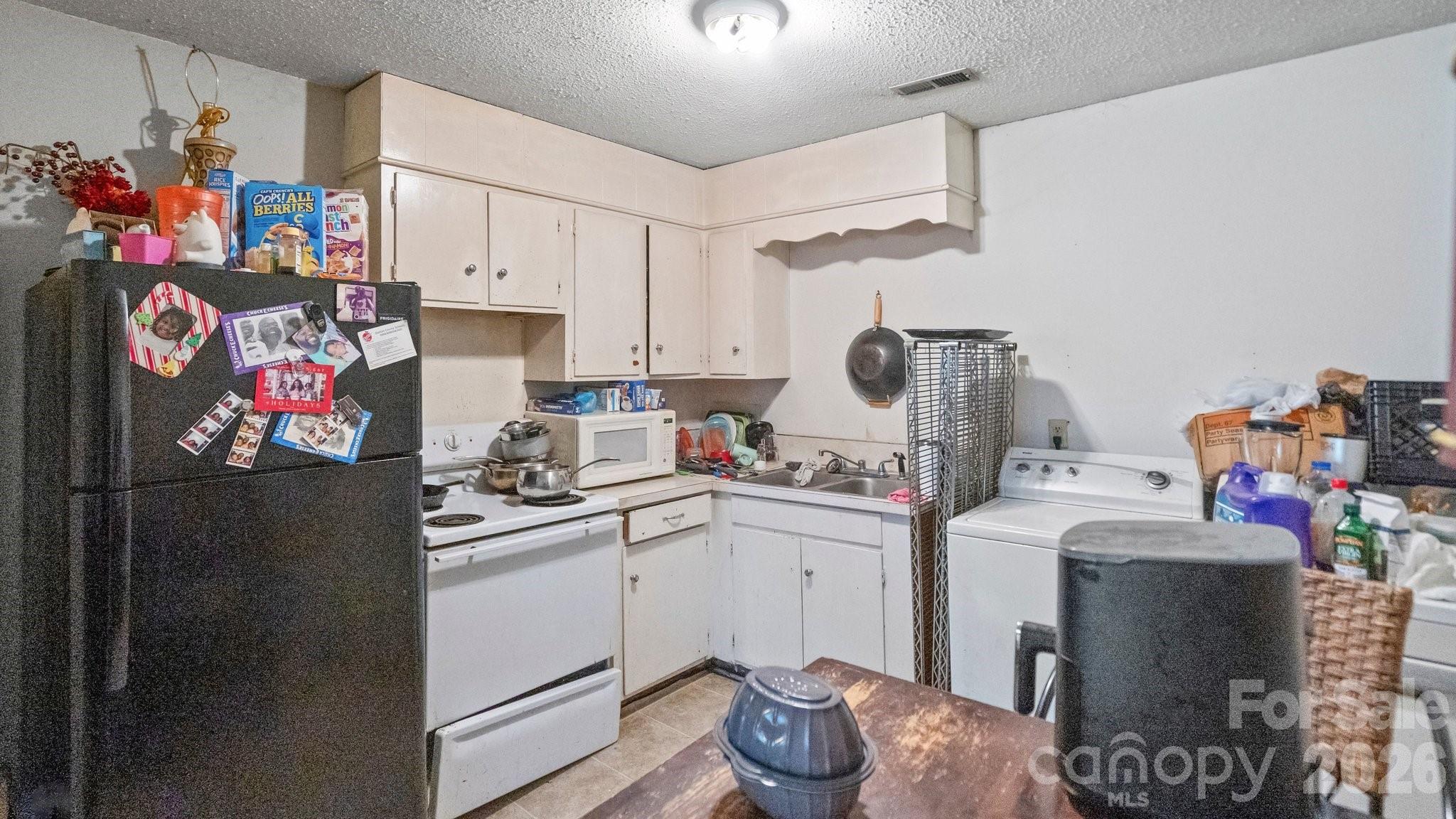 423 N Carpenter Street Property Photo 12