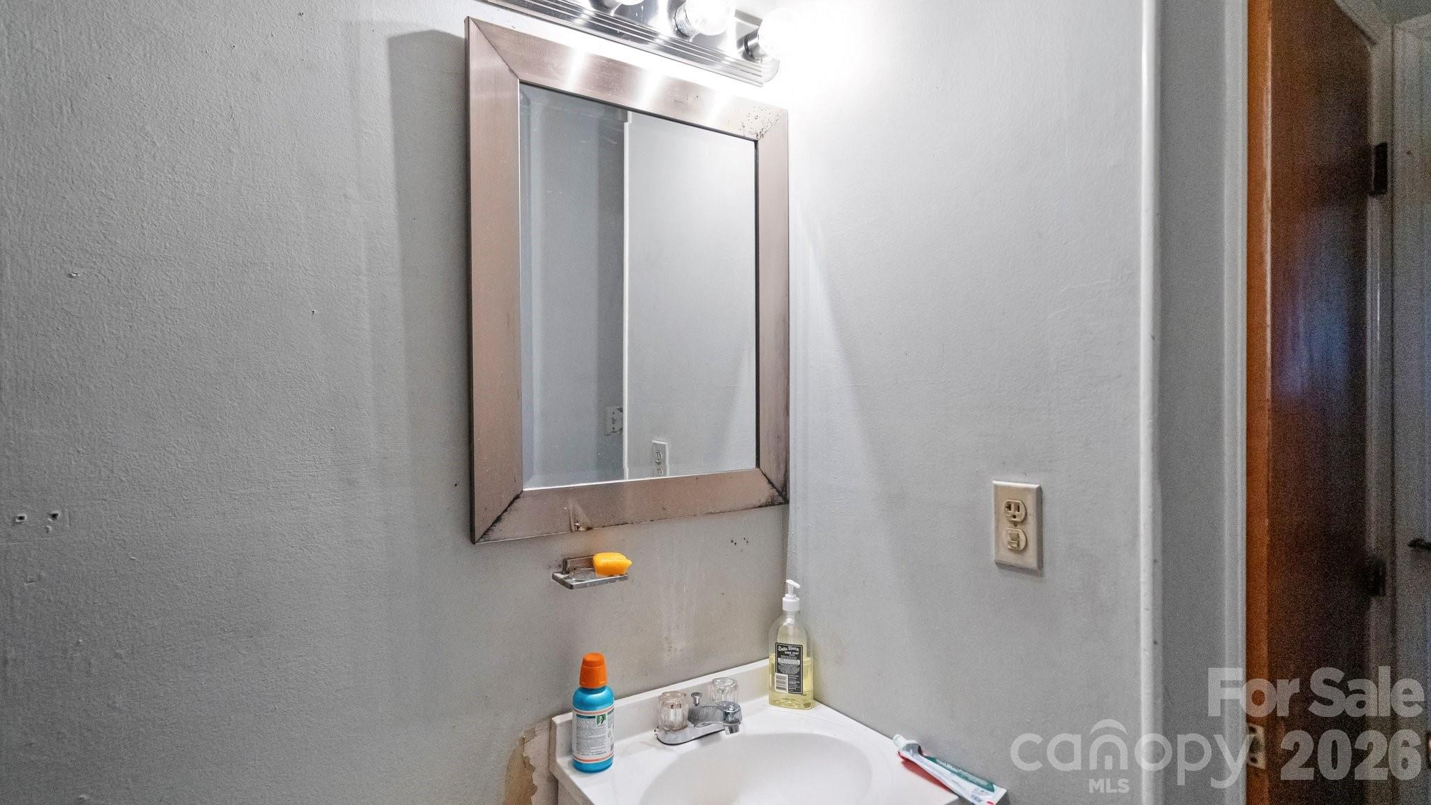 423 N Carpenter Street Property Photo 19