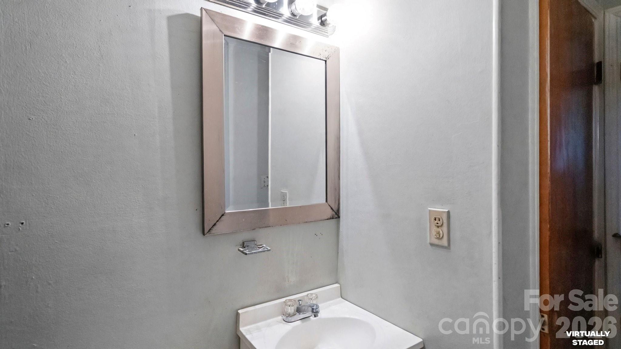 423 N Carpenter Street Property Photo 20