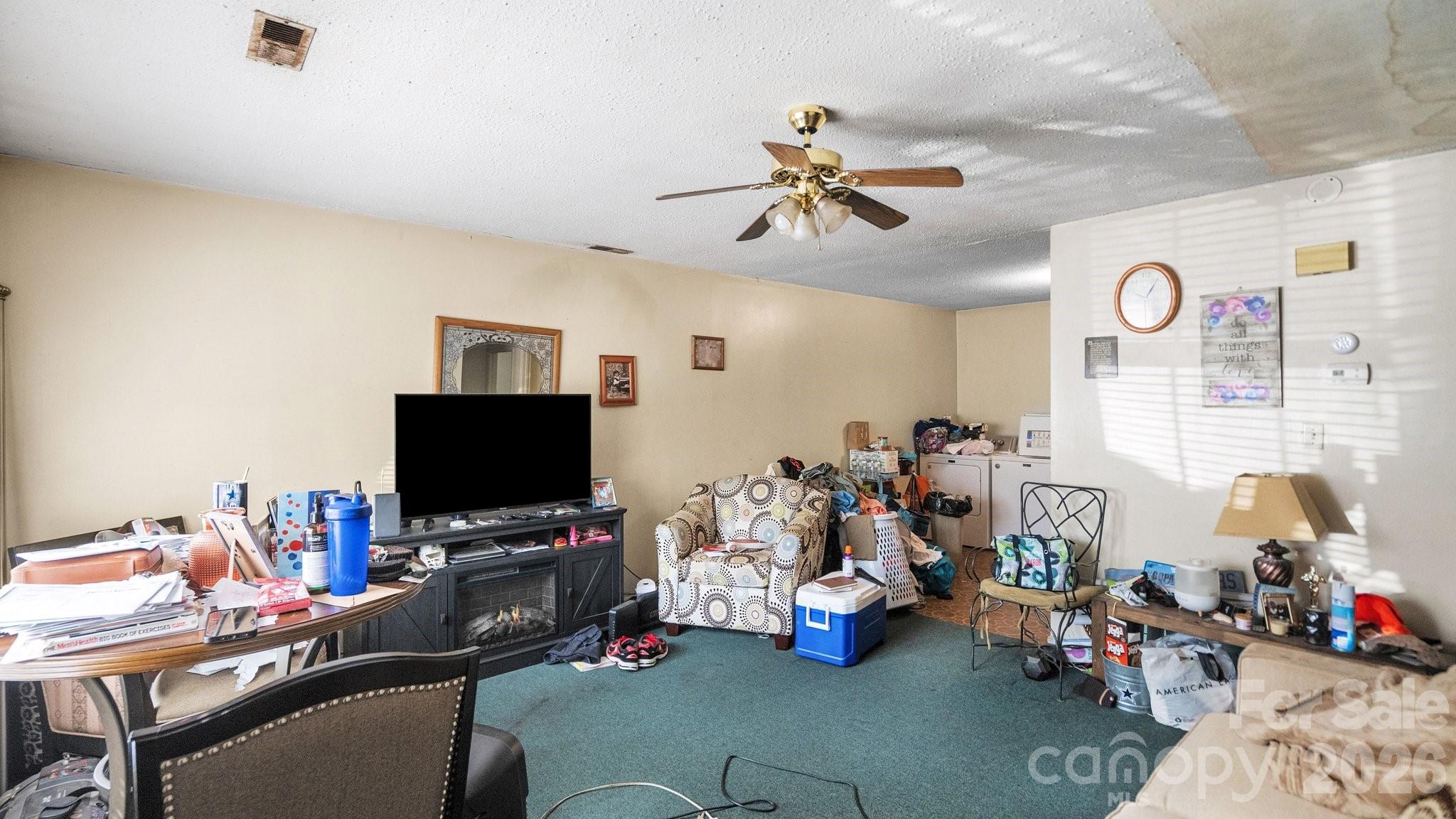 423 N Carpenter Street Property Photo 24